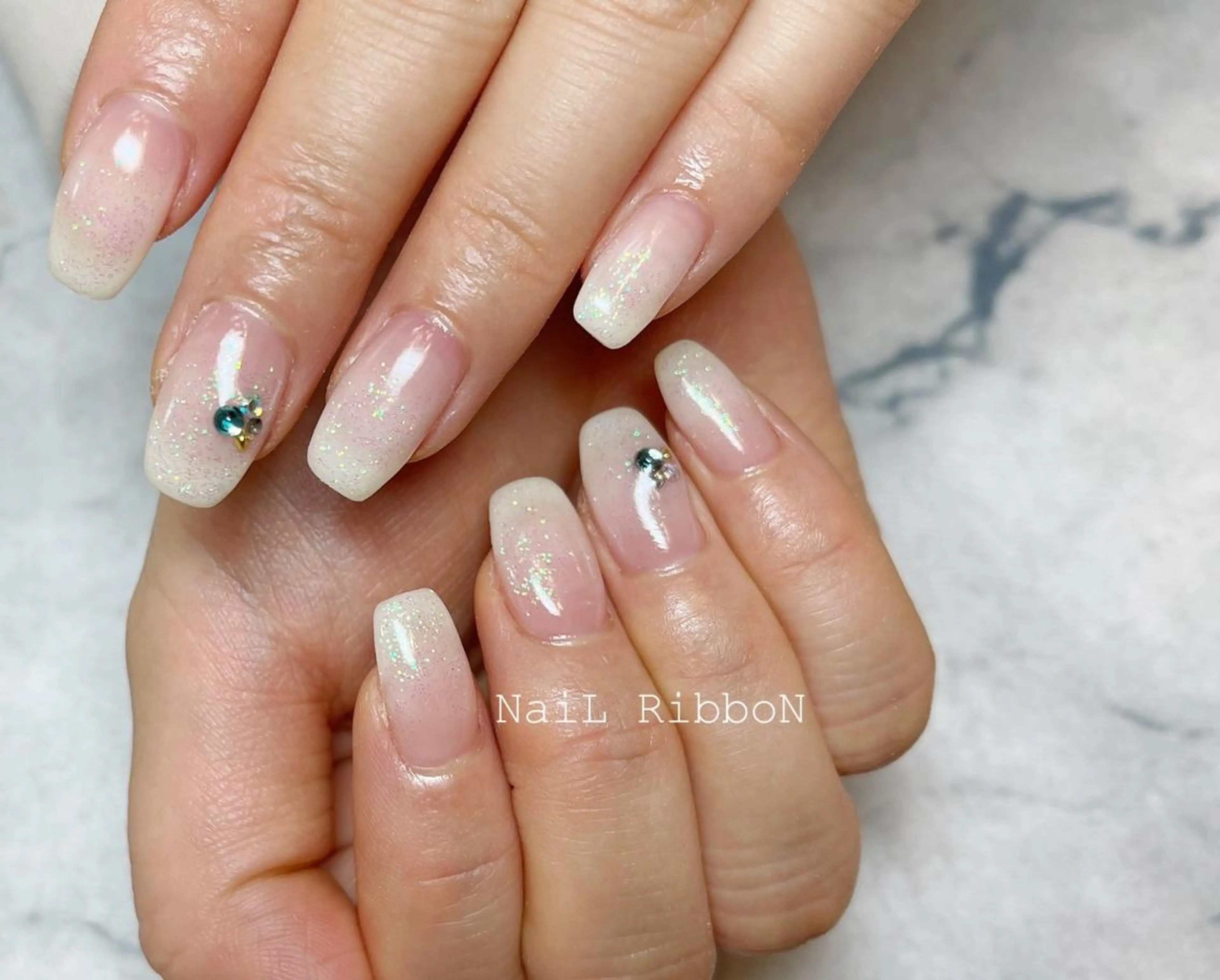 ネイル ネイルリボン 受付スタッフのネイルデザイン