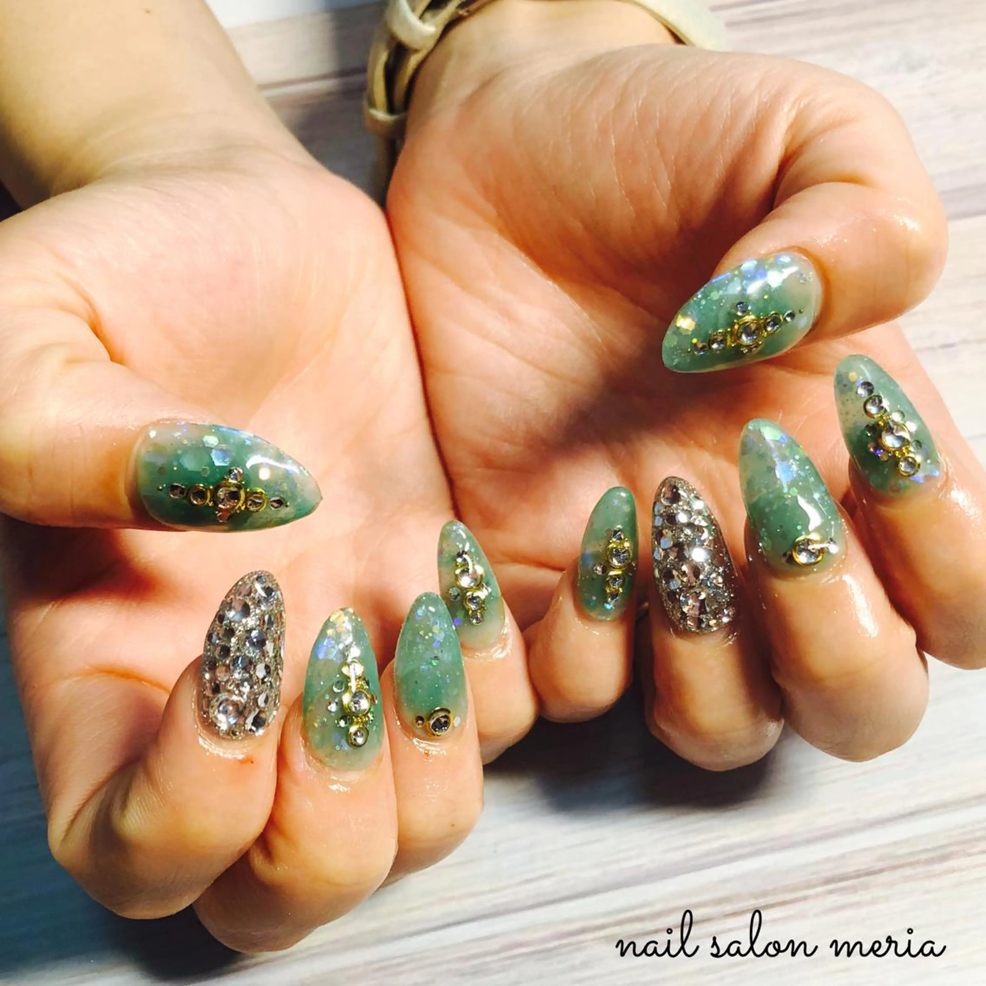 ネイル グリーン ハンドネイル プライベートビューティーサロンメリア所属・ビューティーサロン meriaのネイルデザイン