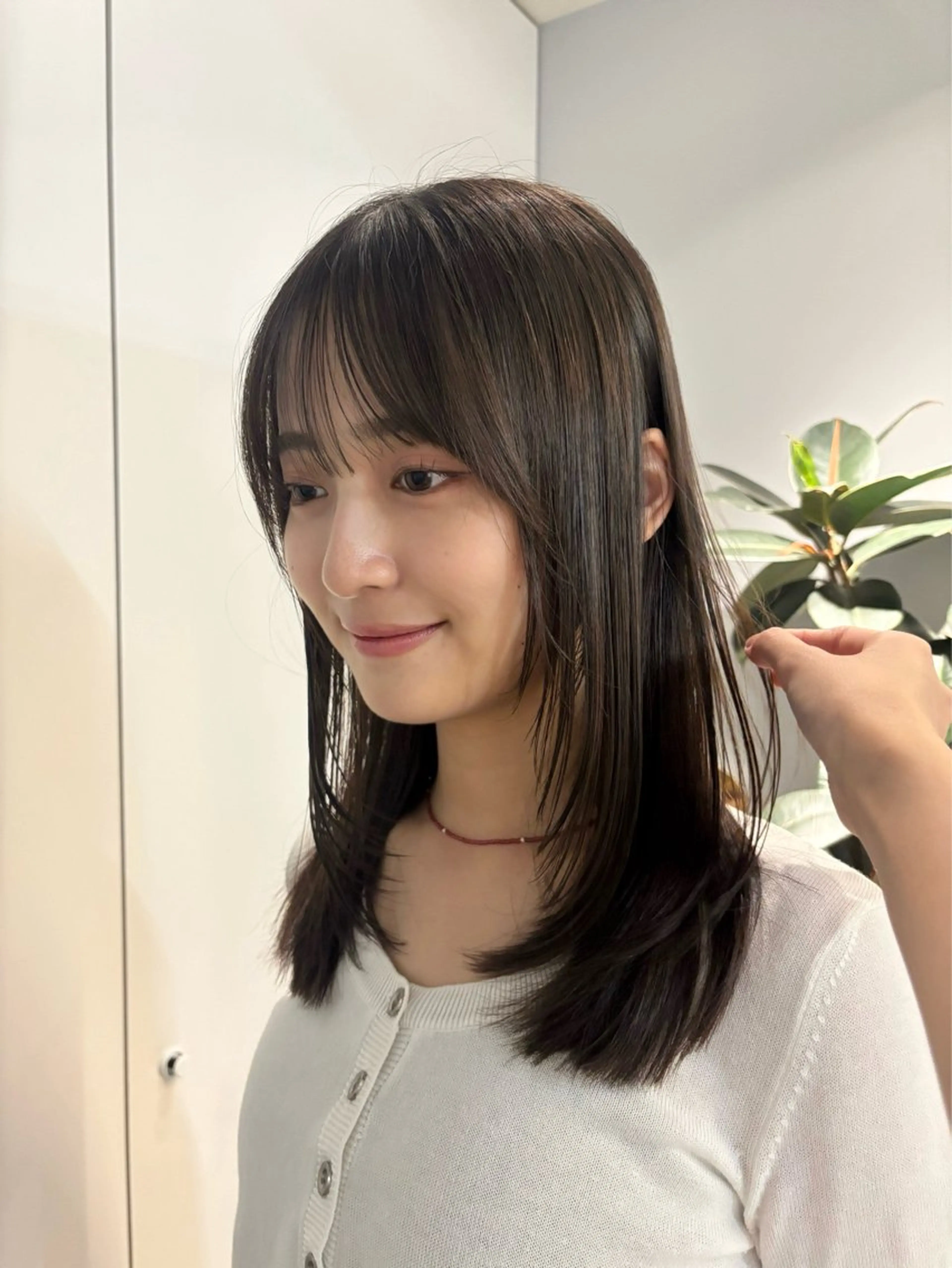 ミディアム 佐藤 芽依のヘアスタイル