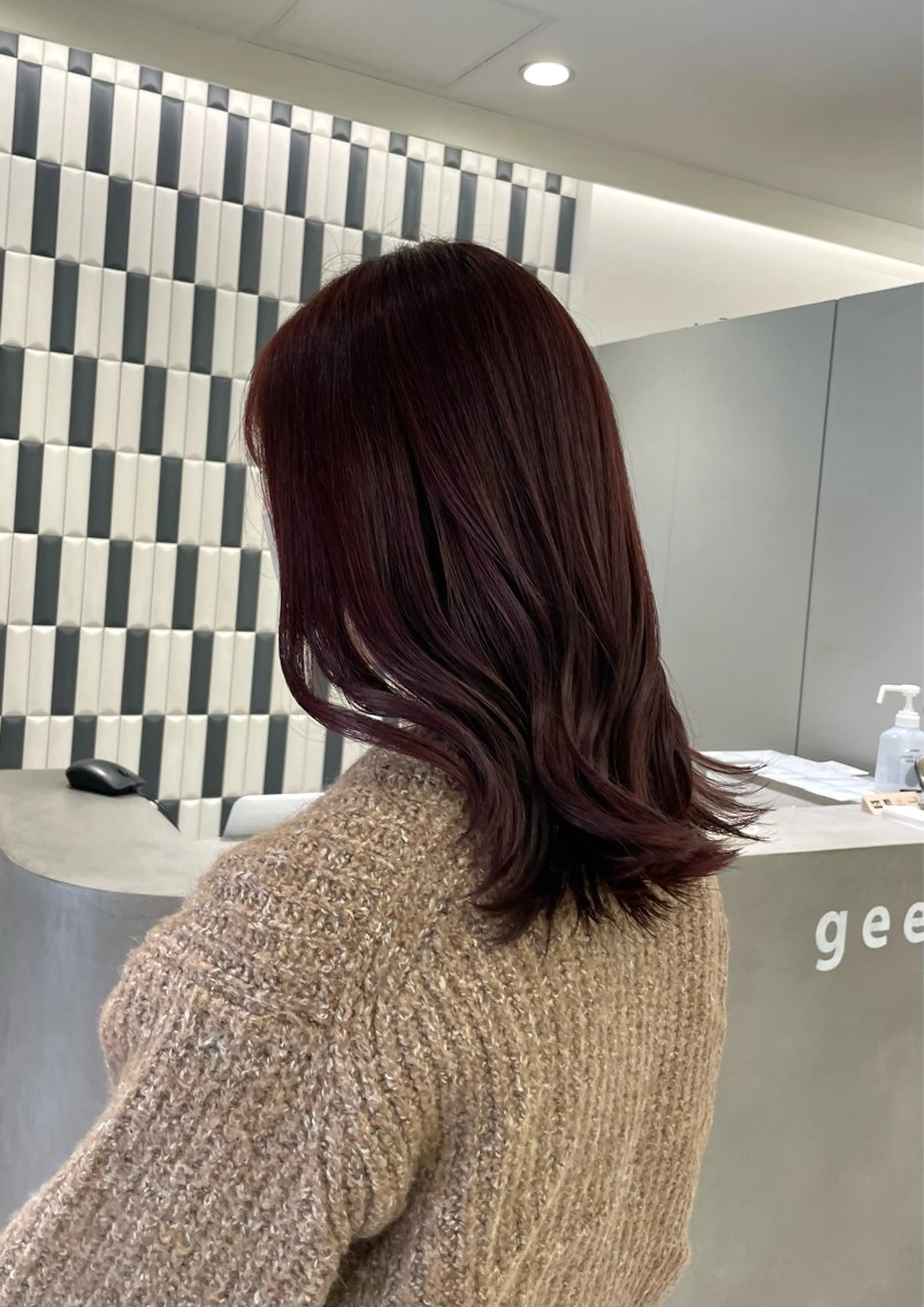 セミロング カラー ブリーチ カシス ダブルカラー ブリーチなしカラー ヘアカラー 愛華 【geep】のヘアスタイル