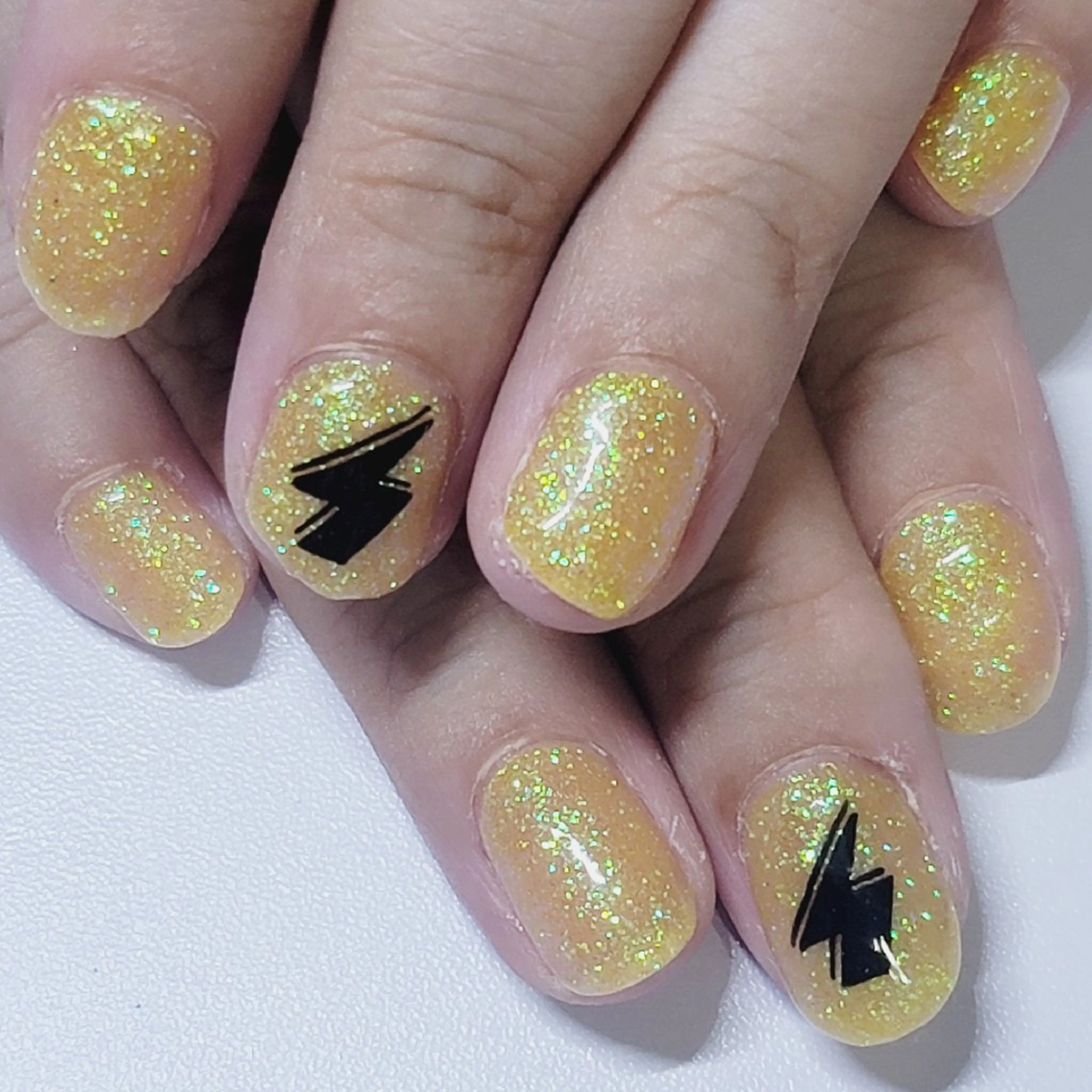 ネイル アートネイル ラメ(グリッター) ワンカラーネイル 黄色 ハンドネイル よしだ ひろきのネイルデザイン