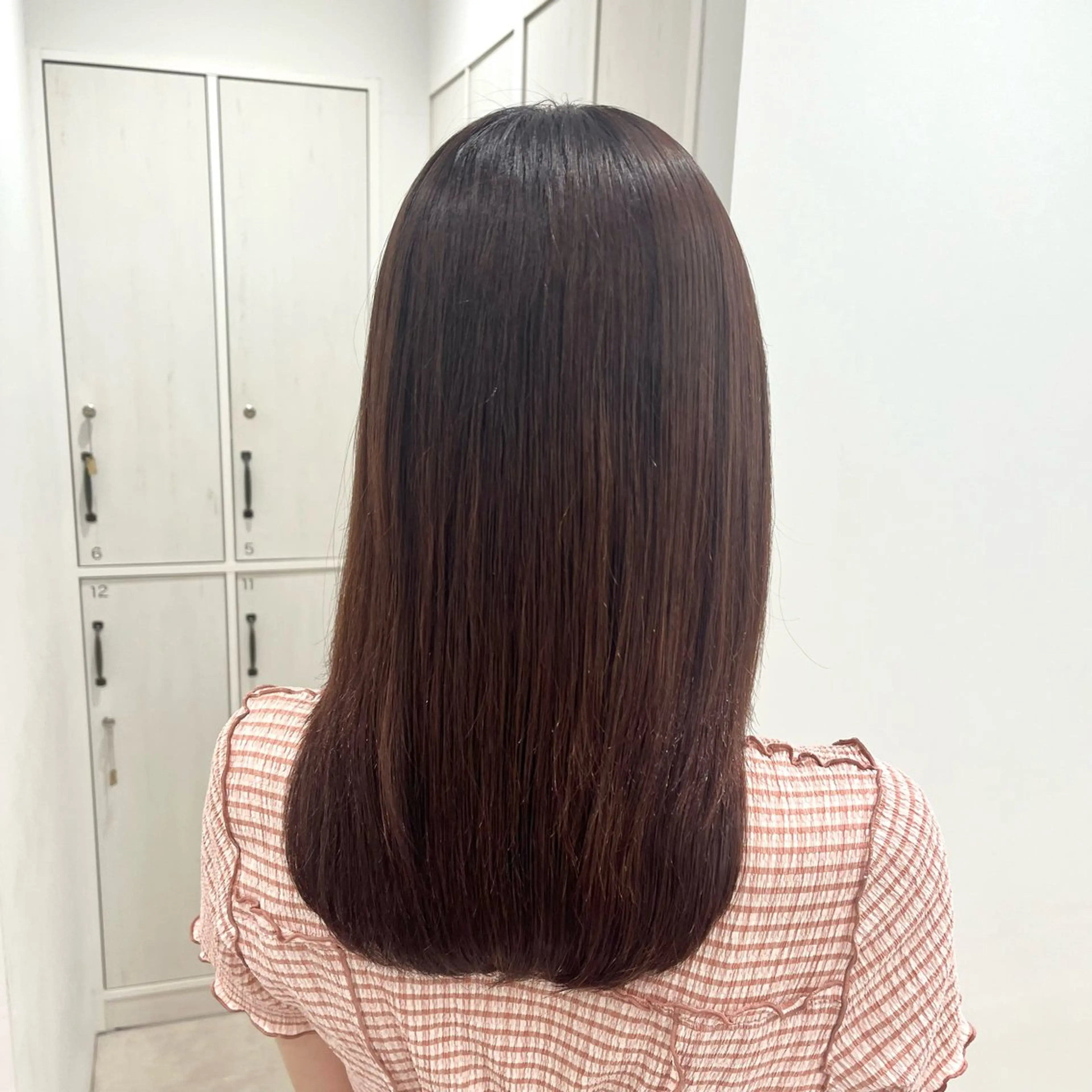 セミロング カラー 🐰あみ【艶カラー/ 縮毛矯正】🫧のヘアスタイル