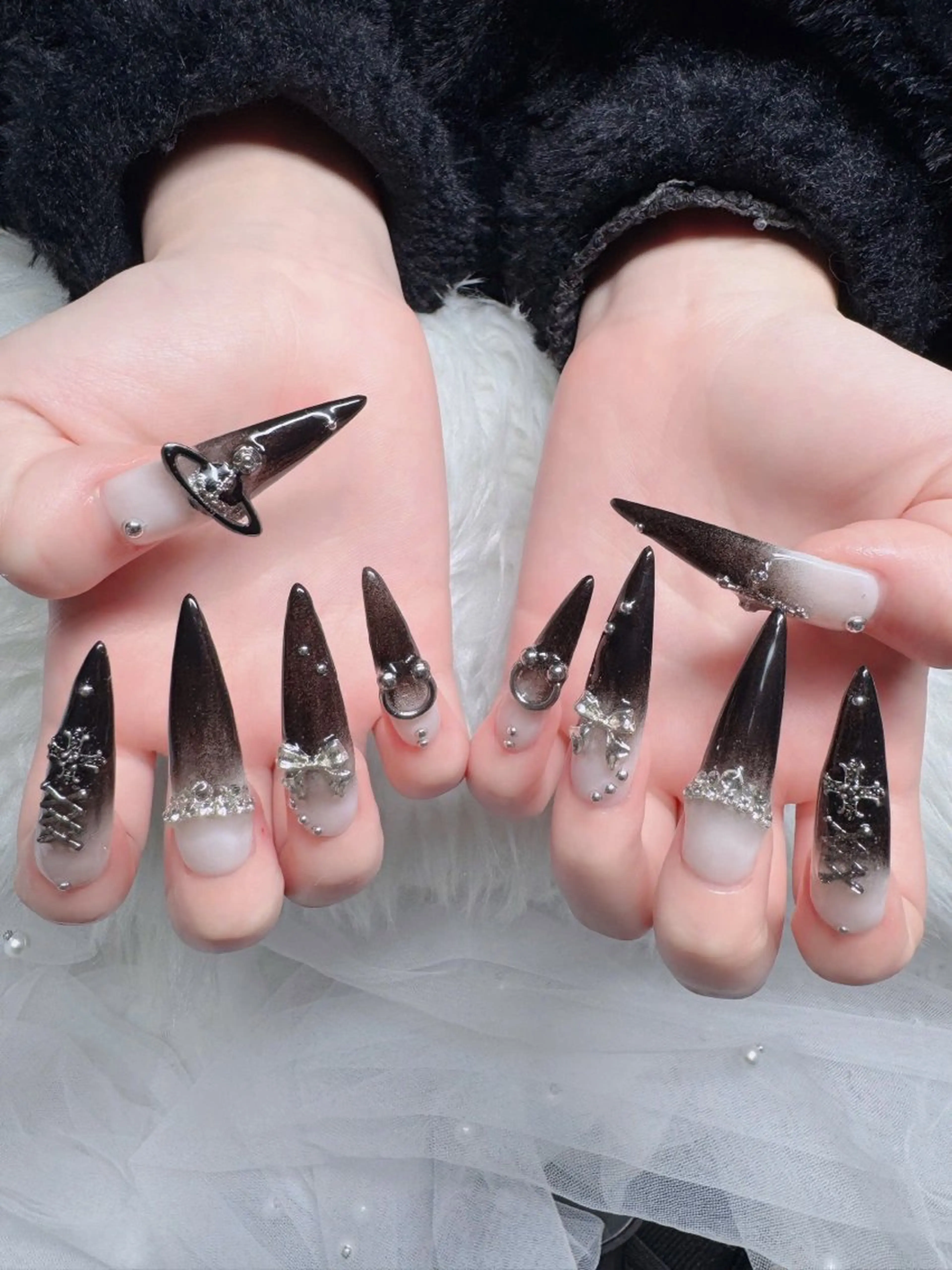 ネイル オーロラネイル フレンチネイル ジェルネイル ハロウィン キラキラネイル ハンドネイル H.baby Nail Salonのネイルデザイン