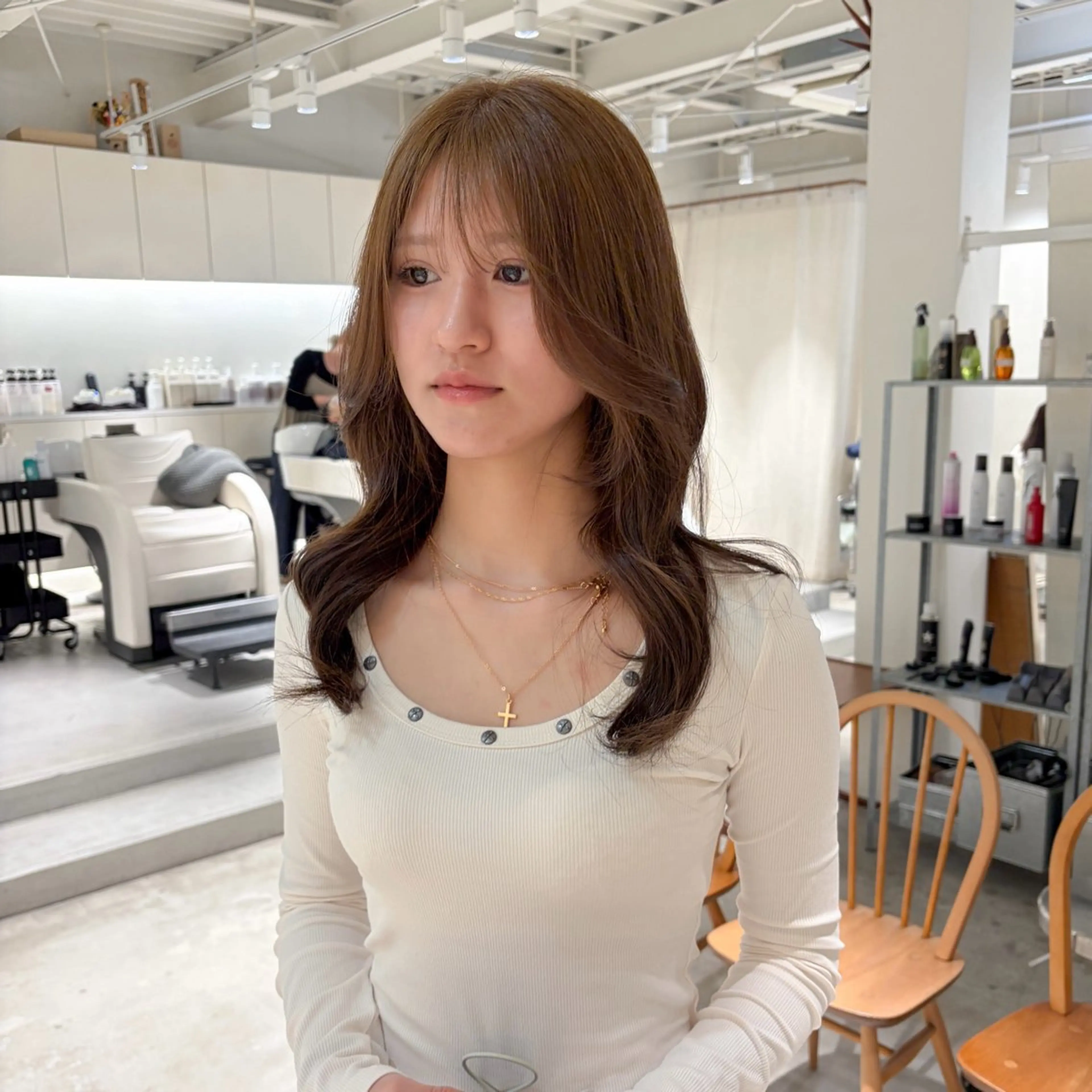 ロング カラー ヘアカラー 周東 芽依のヘアスタイル