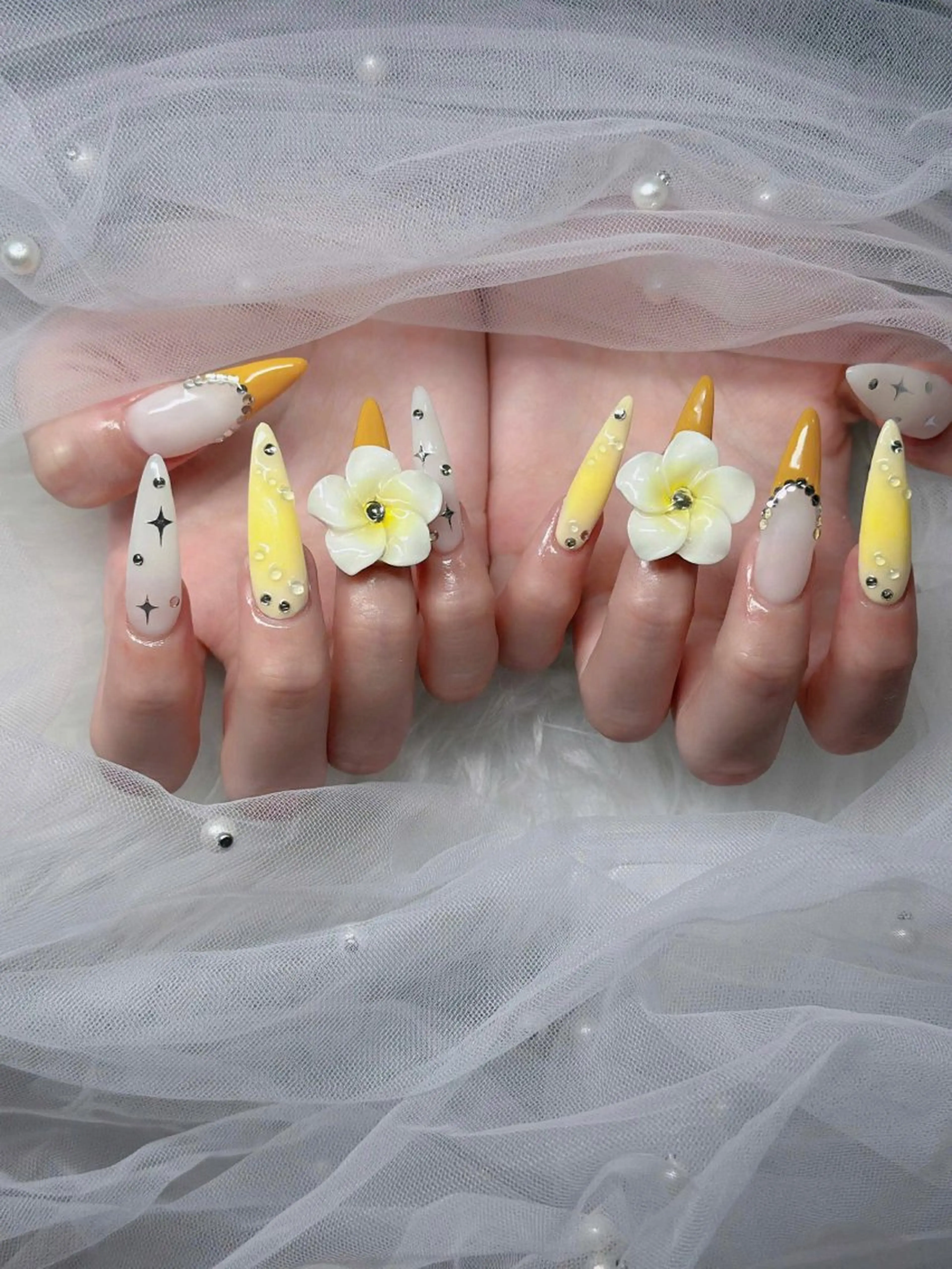 ネイル オーロラネイル フレンチネイル ジェルネイル ハロウィン キラキラネイル H.baby Nail Salonのネイルデザイン