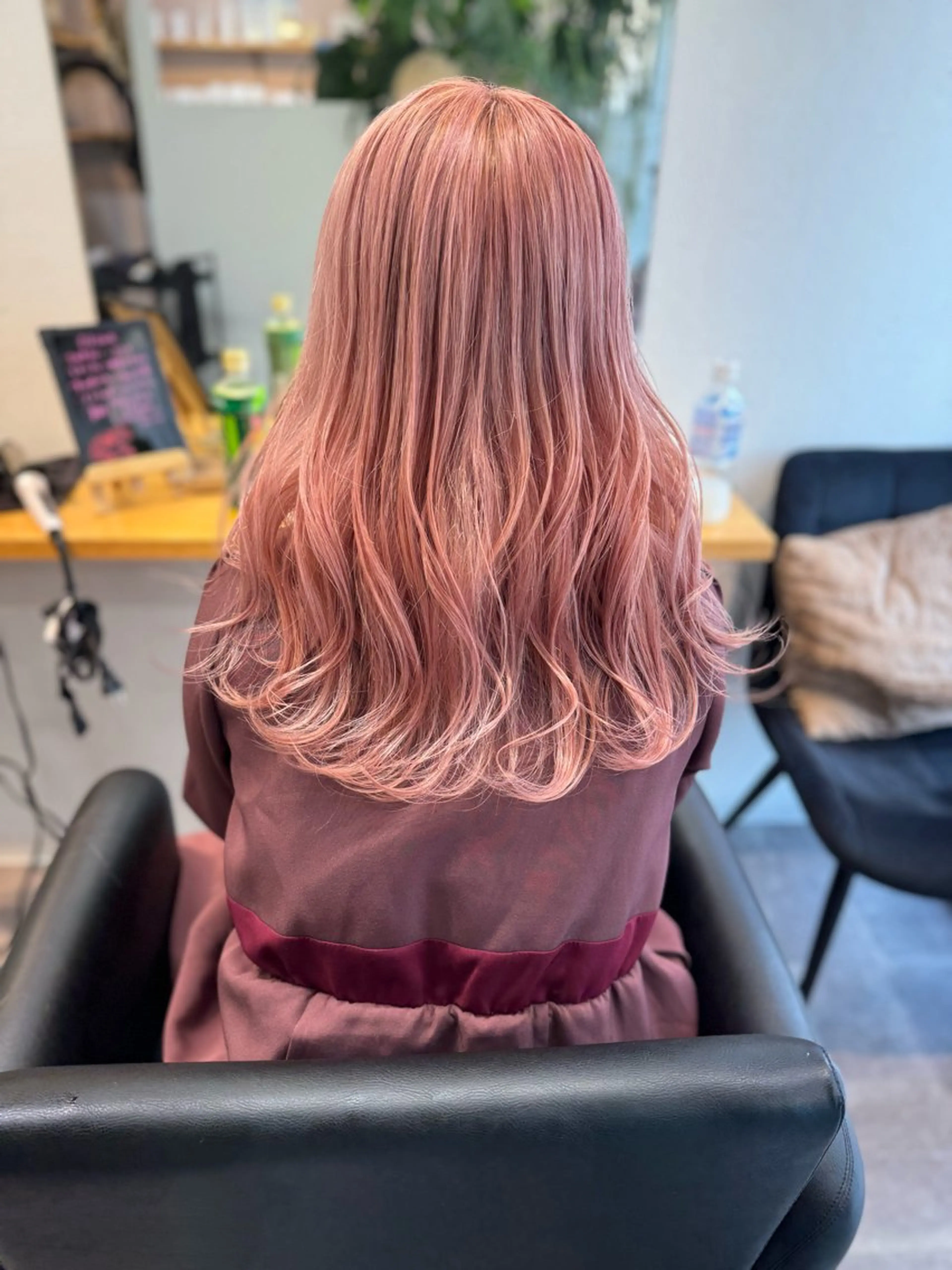 セミロング カラー ブリーチ サクマ リョウジのヘアスタイル
