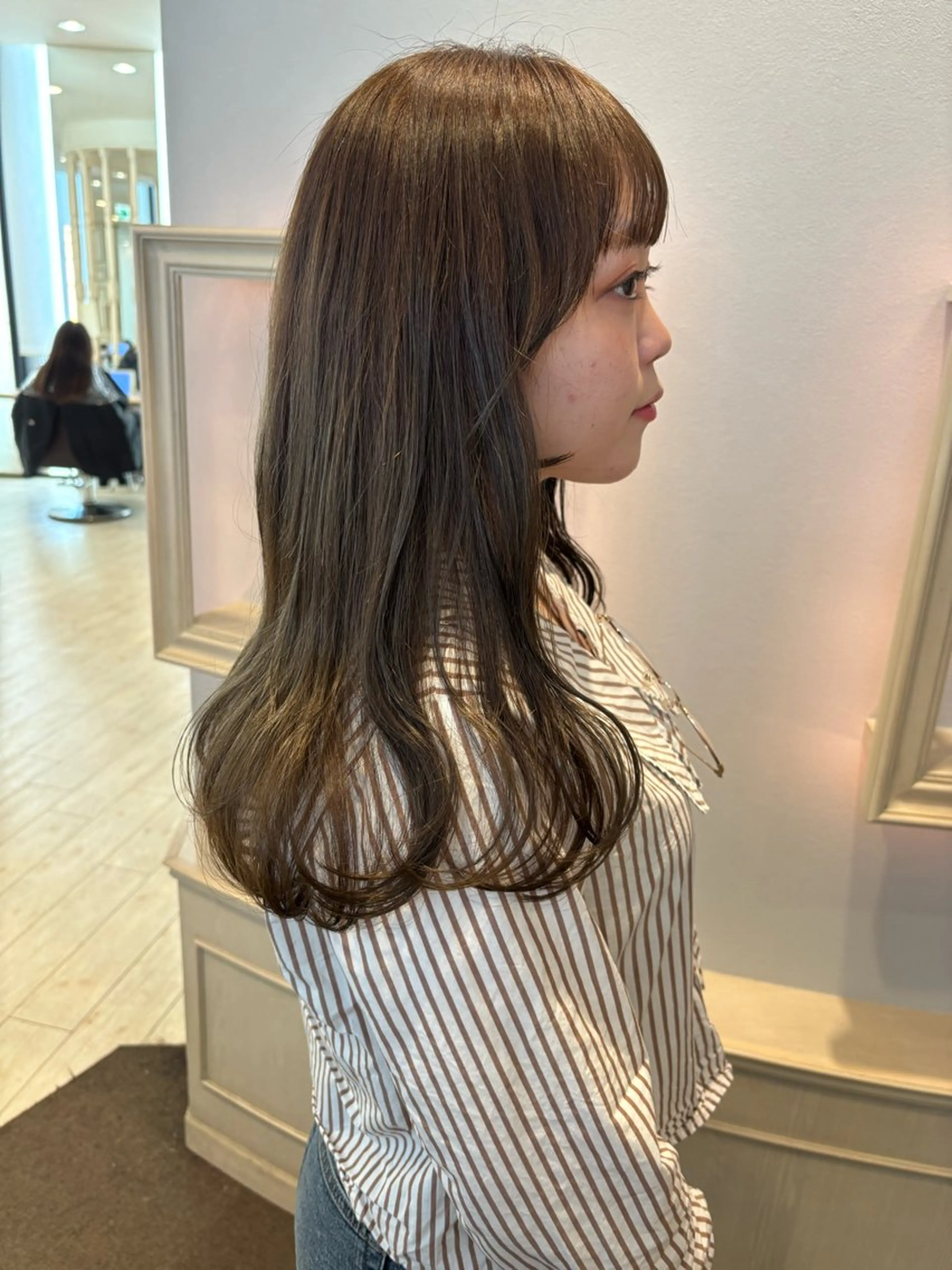 セミロング カラー ベージュカラー ブリーチ 透明感カラー ダブルカラー グレージュ カット ヘアカラー トリートメント サソウ ユリエ🥥のヘアスタイル