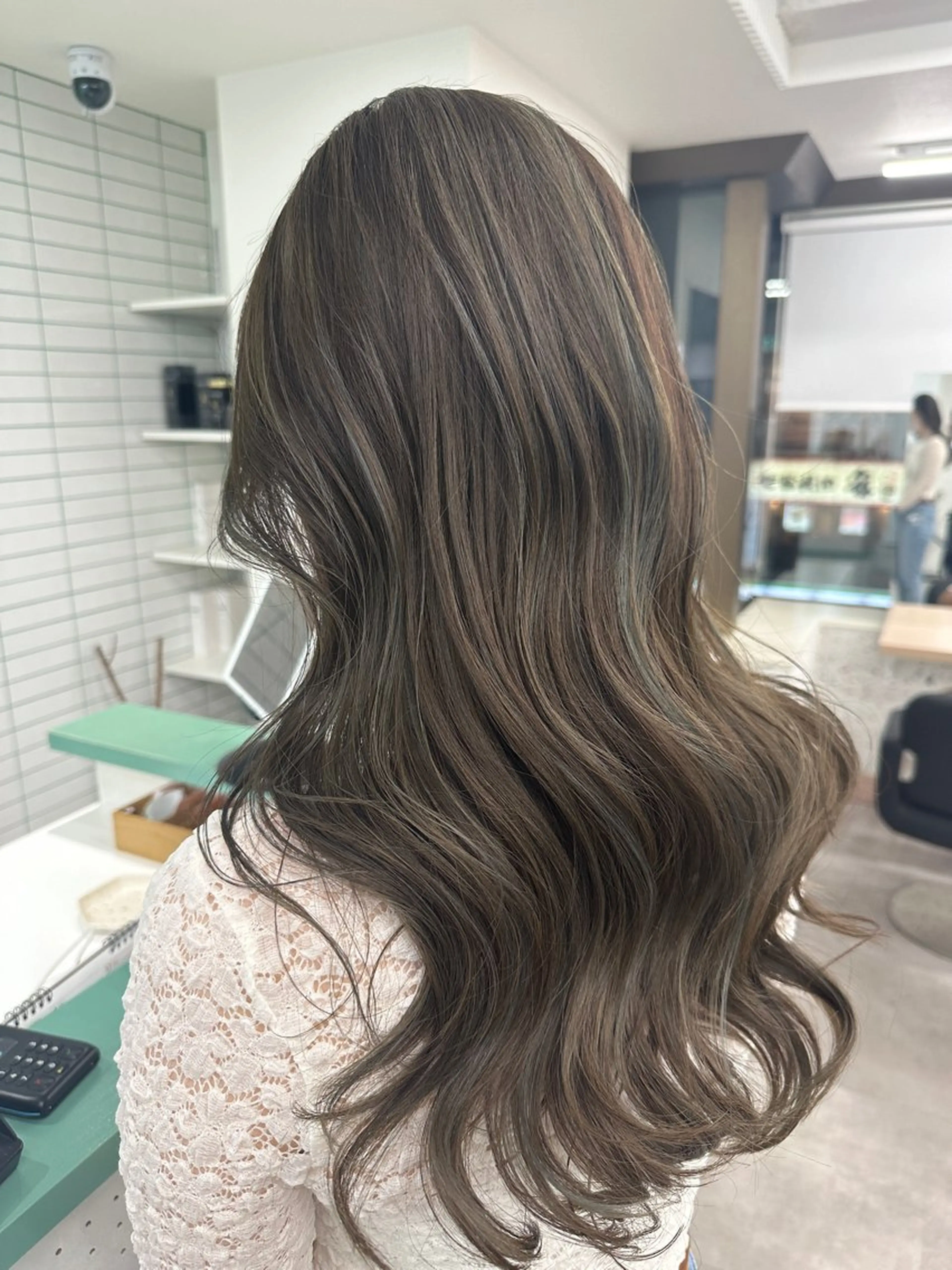 ロング ハイライト 💚透明感カラー💚 ♻️本間♻️のヘアスタイル