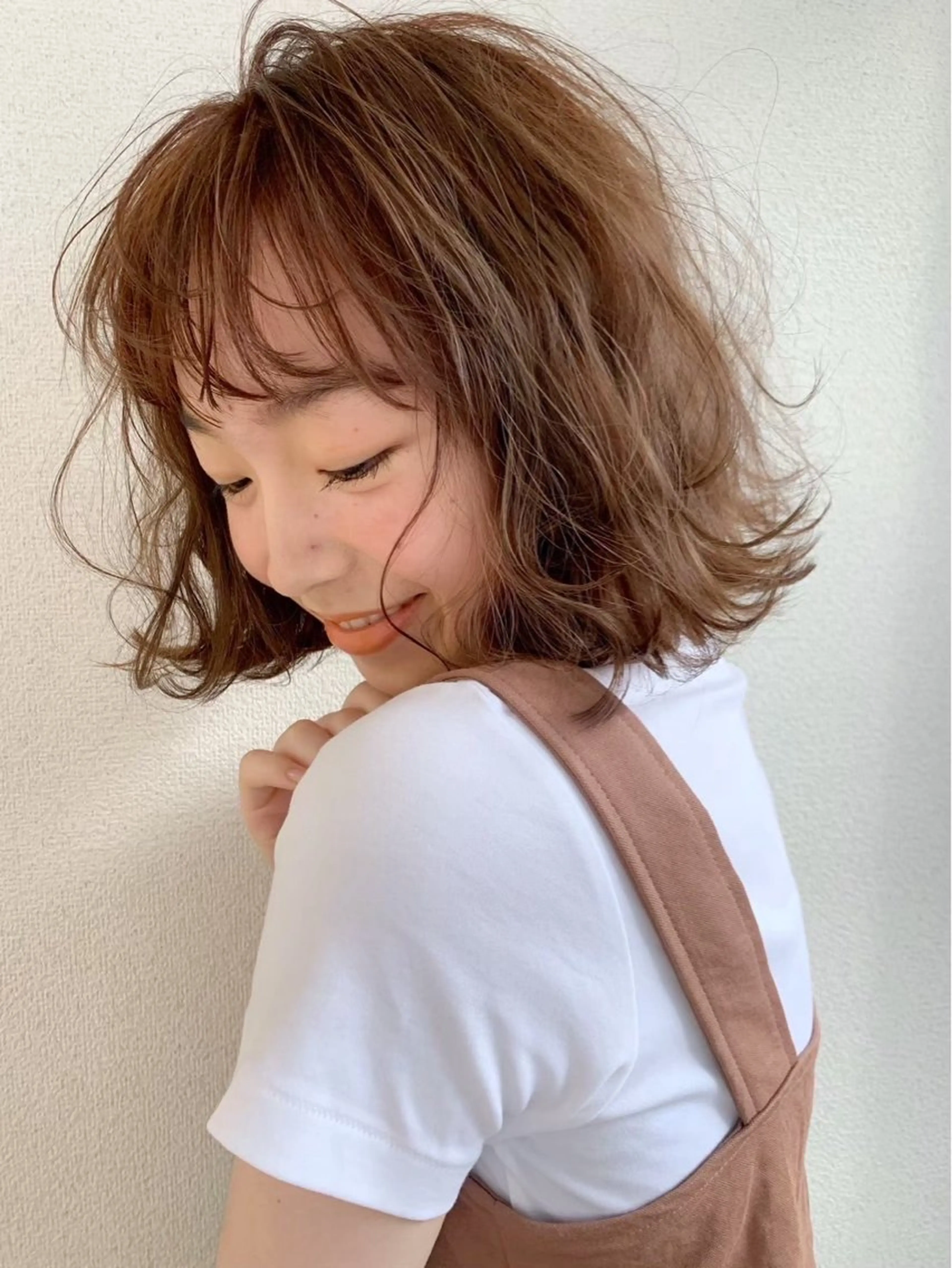 ミディアム カラー 渡邊 美優のヘアスタイル