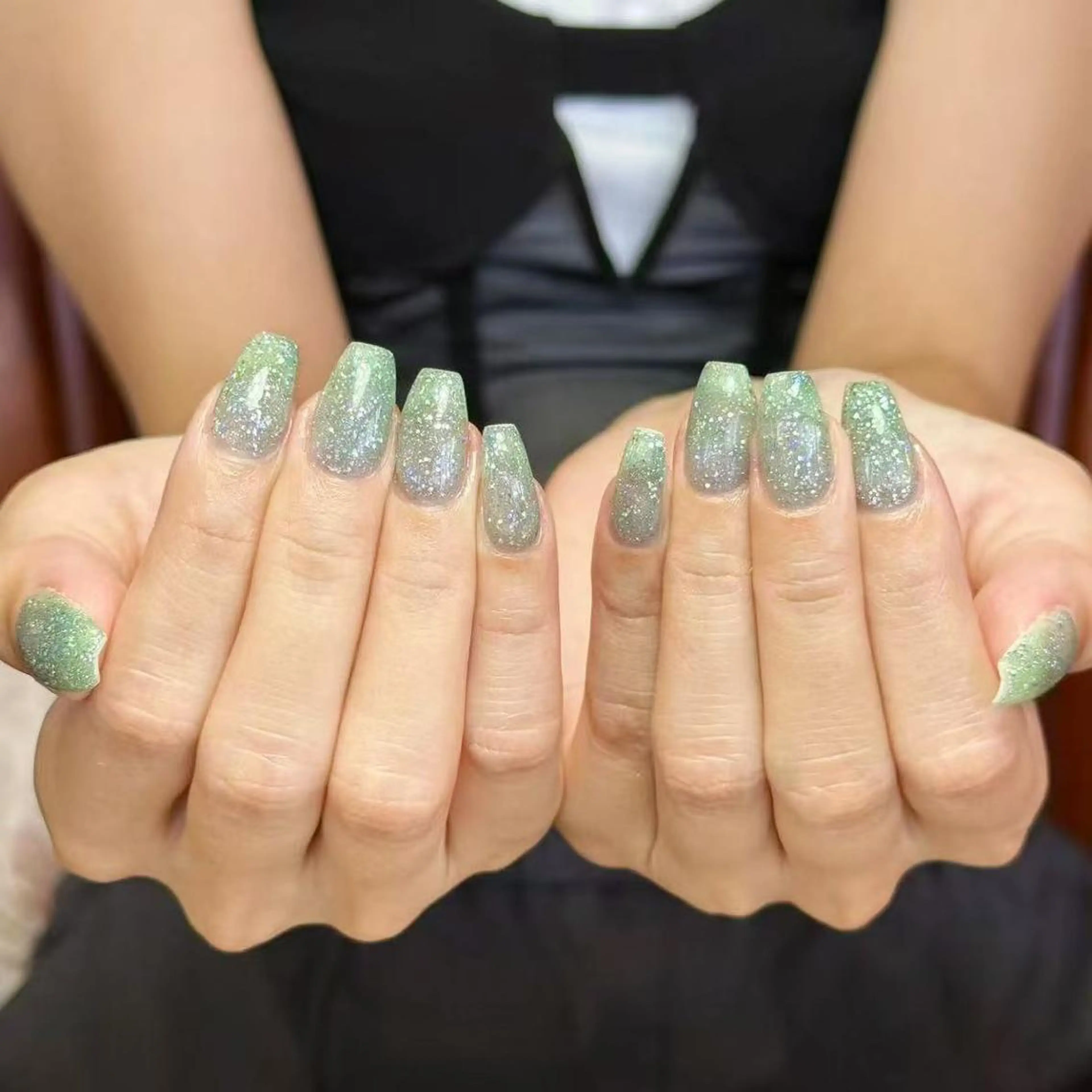 ネイル アートネイル オーロラネイル ガーリー キラキラネイル 韓国ネイル ハンドネイル Leah 💅のネイルデザイン