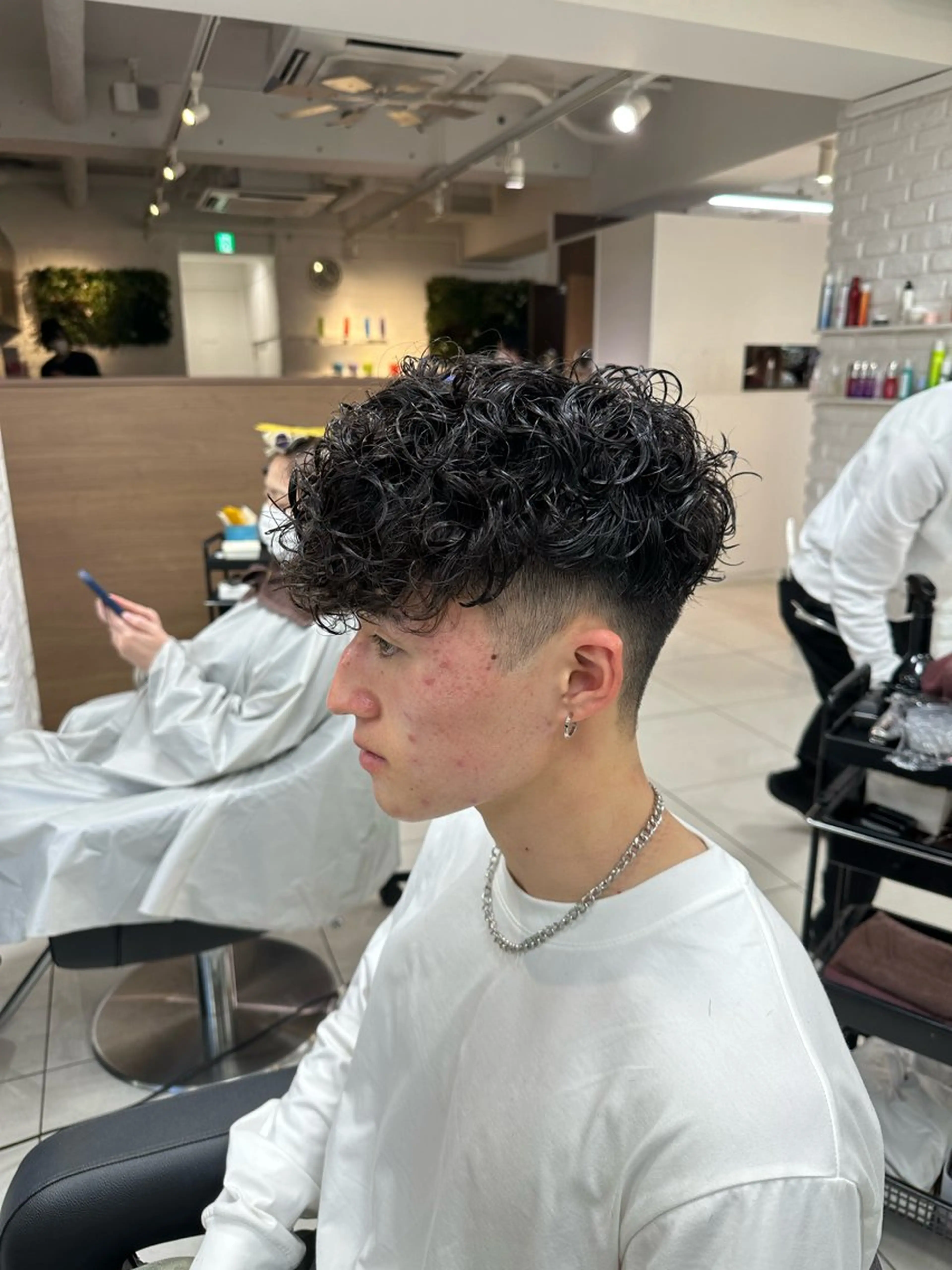 ショート パーマ メンズ スペインカール カット パーマ トリートメント フェザーパーマ職人 🪶ryosukeのヘアスタイル