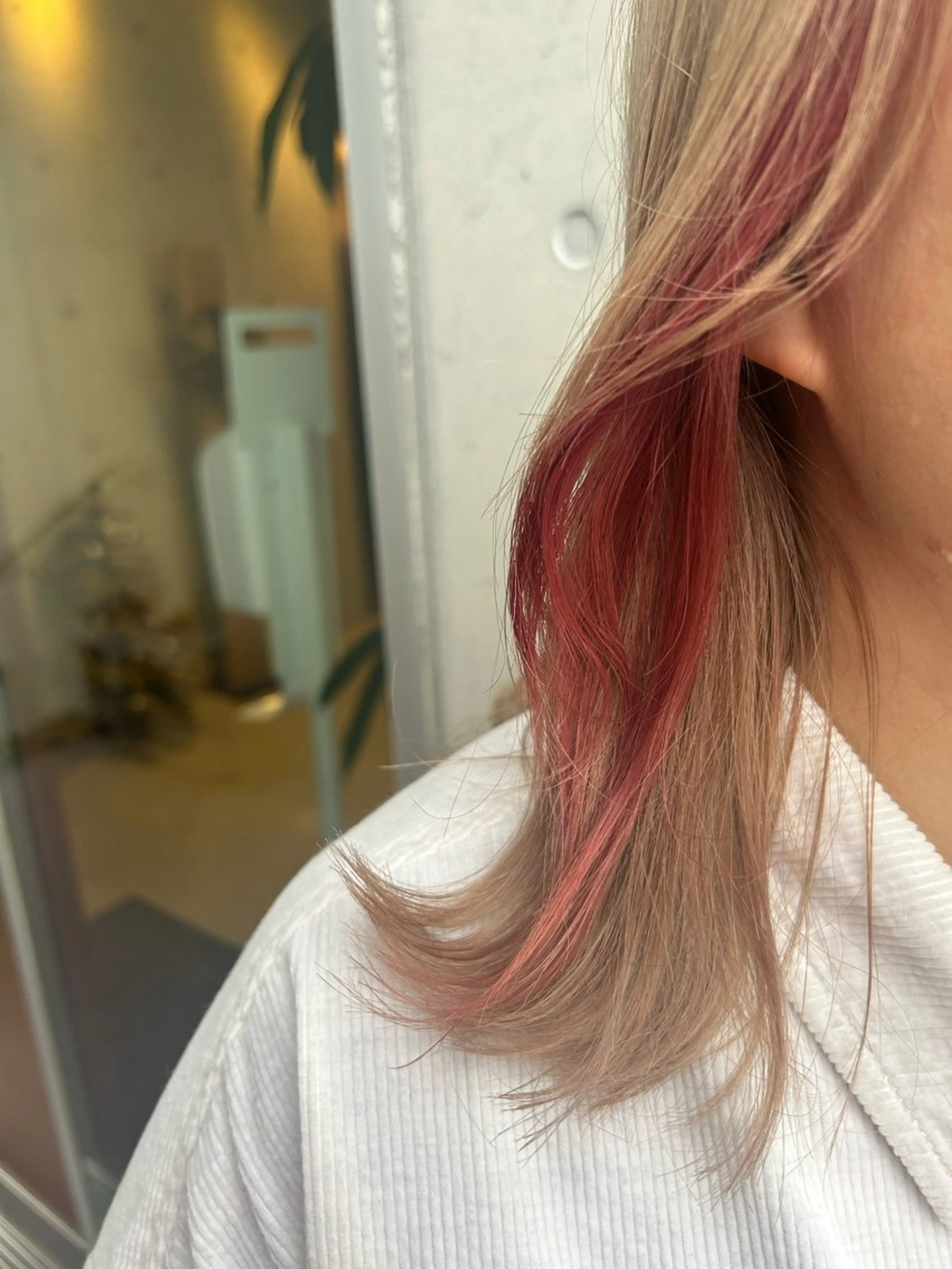 ミディアム カラー 丸山 莉世のヘアスタイル