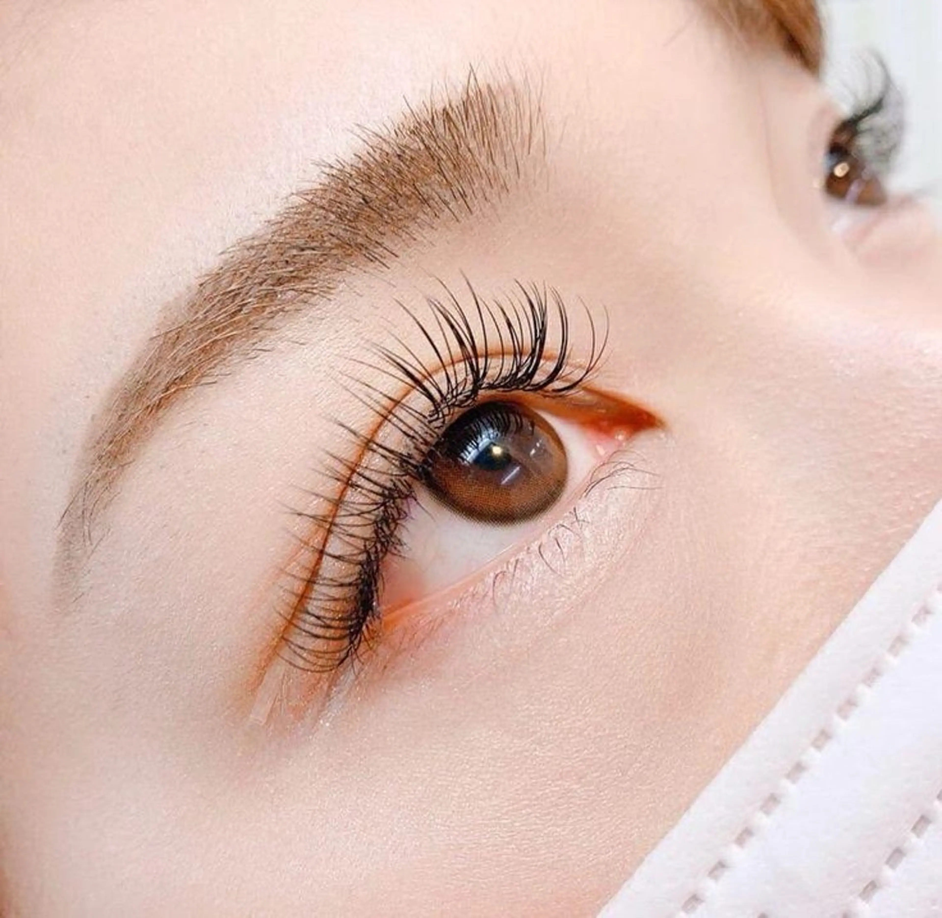 マツエク・マツパ マツエク Amouz 横浜店 [EYE1]の眉毛・アイブロウイメージ