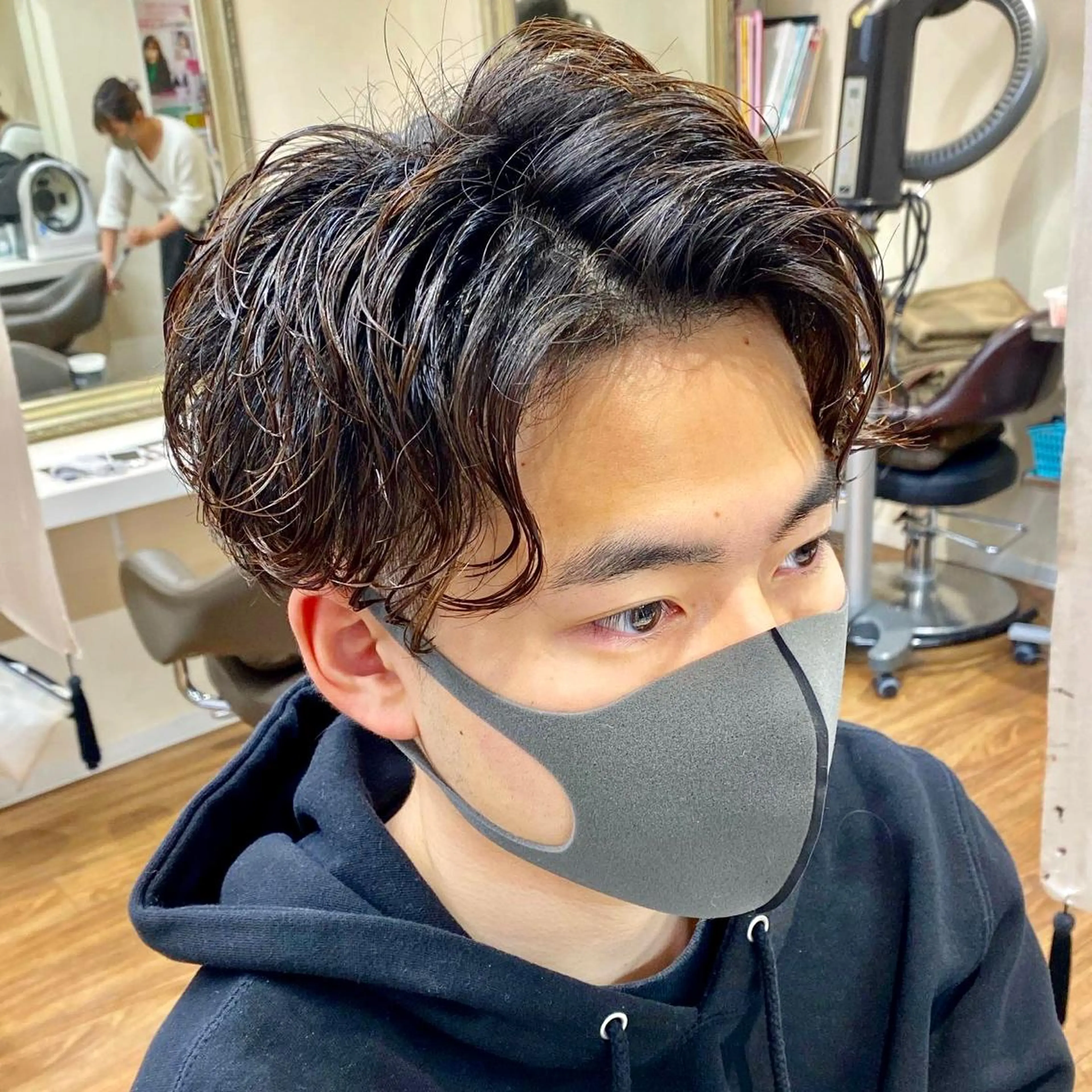 パーマ メンズ センターパート メンズパーマ スパイラルパーマ カット パーマ 🟦メンズパーマ🟦 横浜駅｜小上馬淳司のヘアスタイル