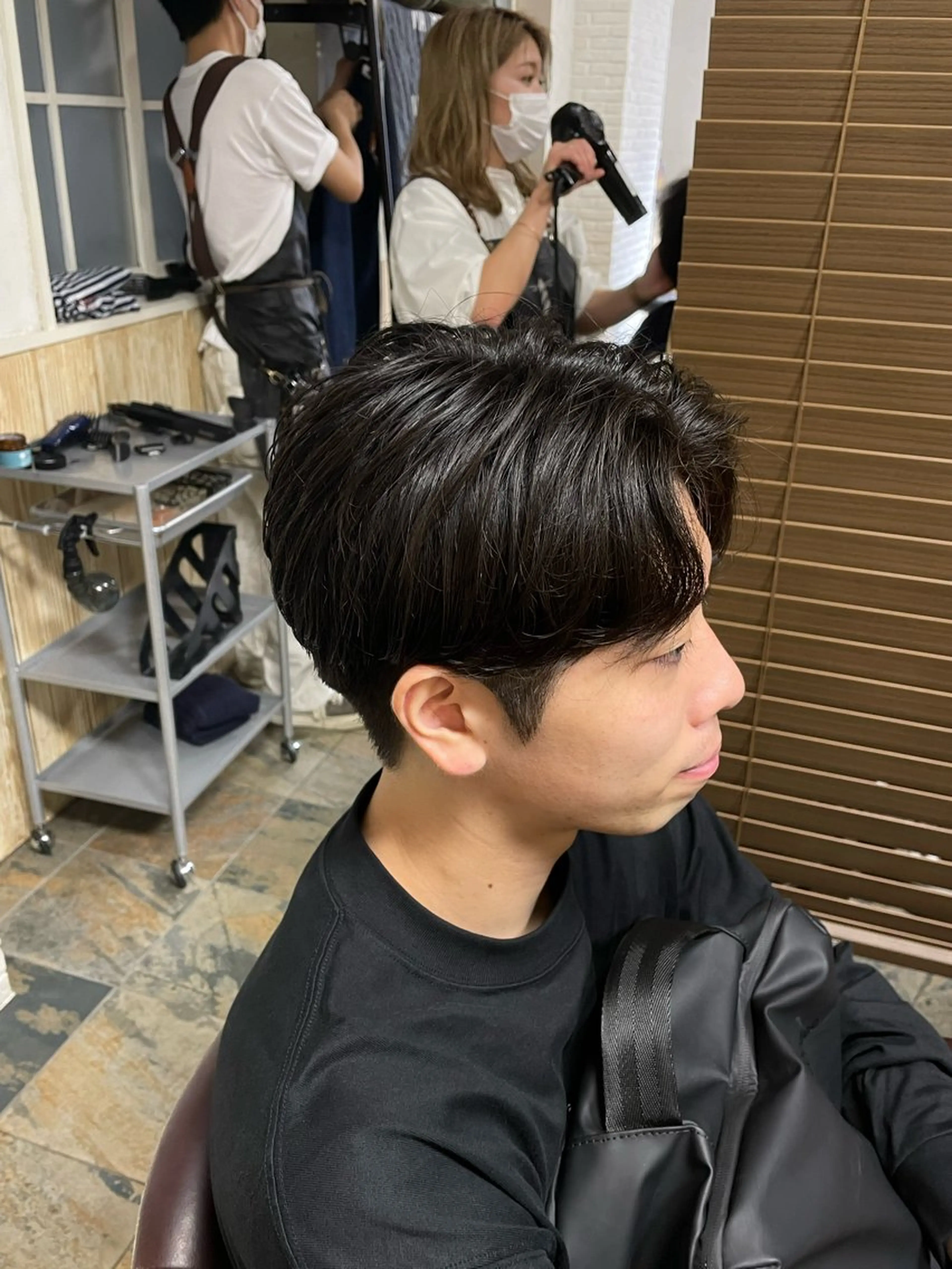 ショート パーマ メンズ センターパート メンズパーマ 刈り上げ ニュアンスパーマ 榎戸 怜真のヘアスタイル