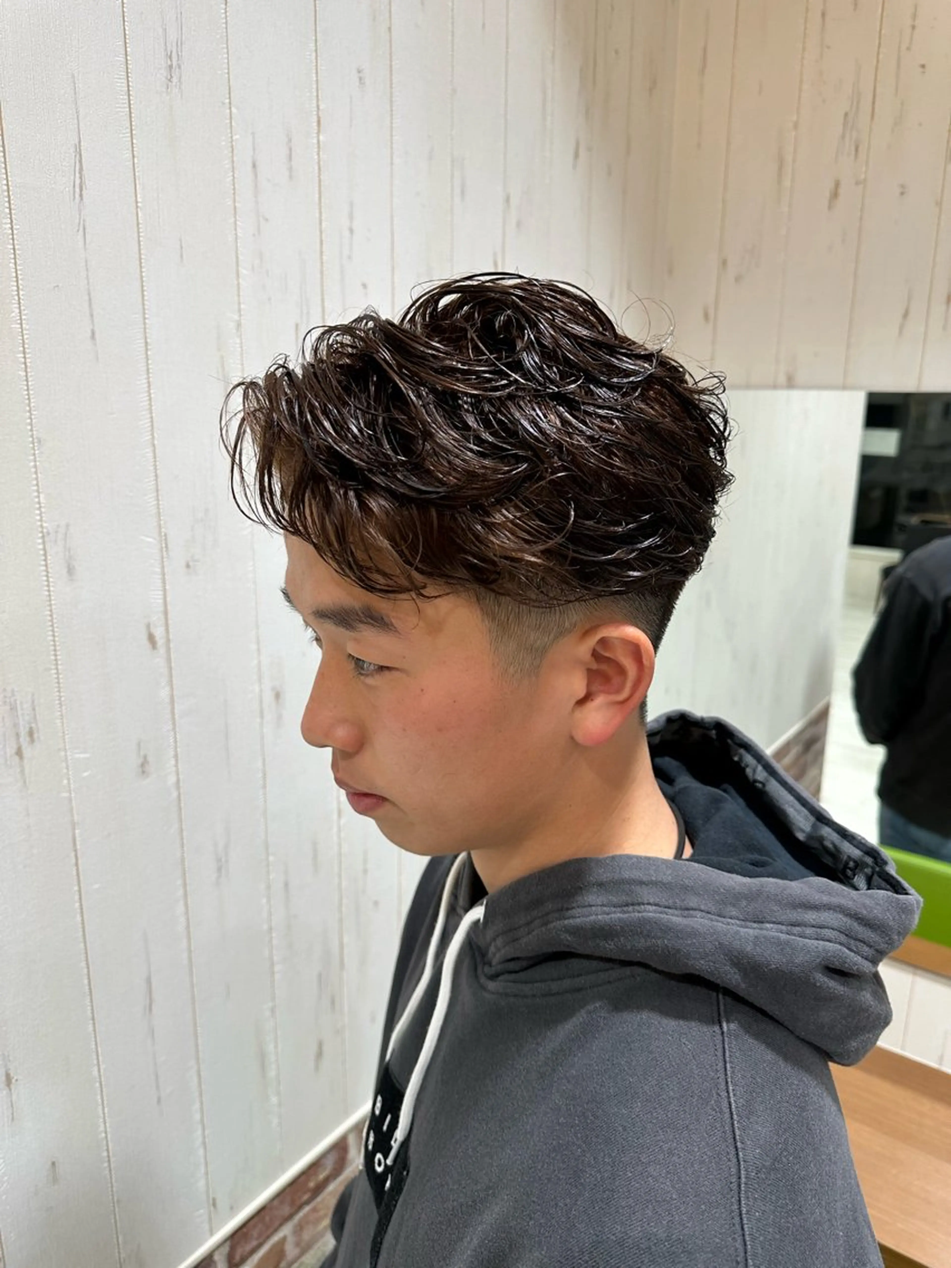 ショート パーマ メンズ ダウンパーマ メンズ韓国風 マッシュ メンズパーマ ツイストスパイラルパーマ パーマ 中嶋 紘夢のヘアスタイル
