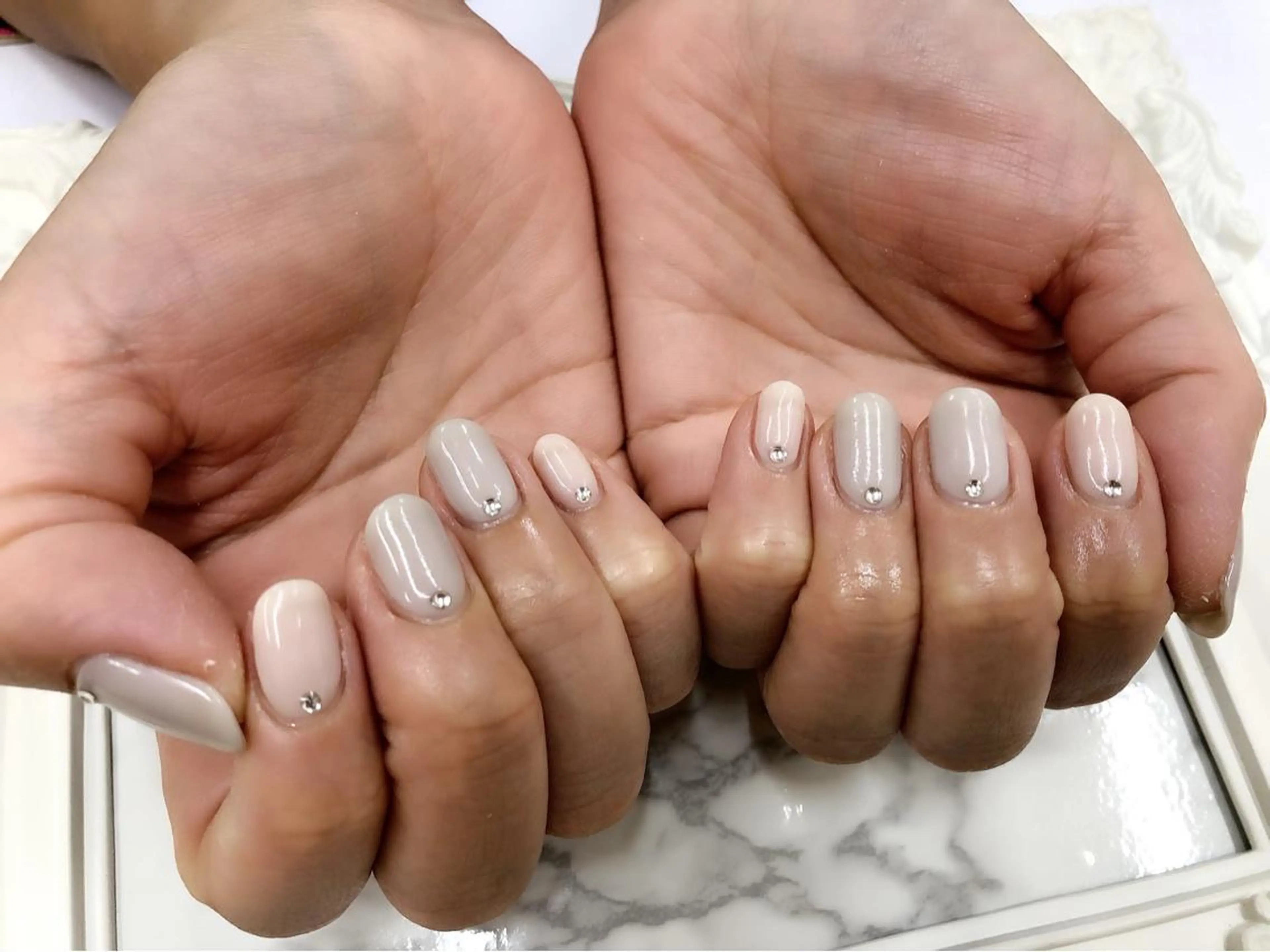 ネイル ワンカラーネイル シンプルネイル ストーンネイル ブライダルネイル Nail salon Rubanのネイルデザイン