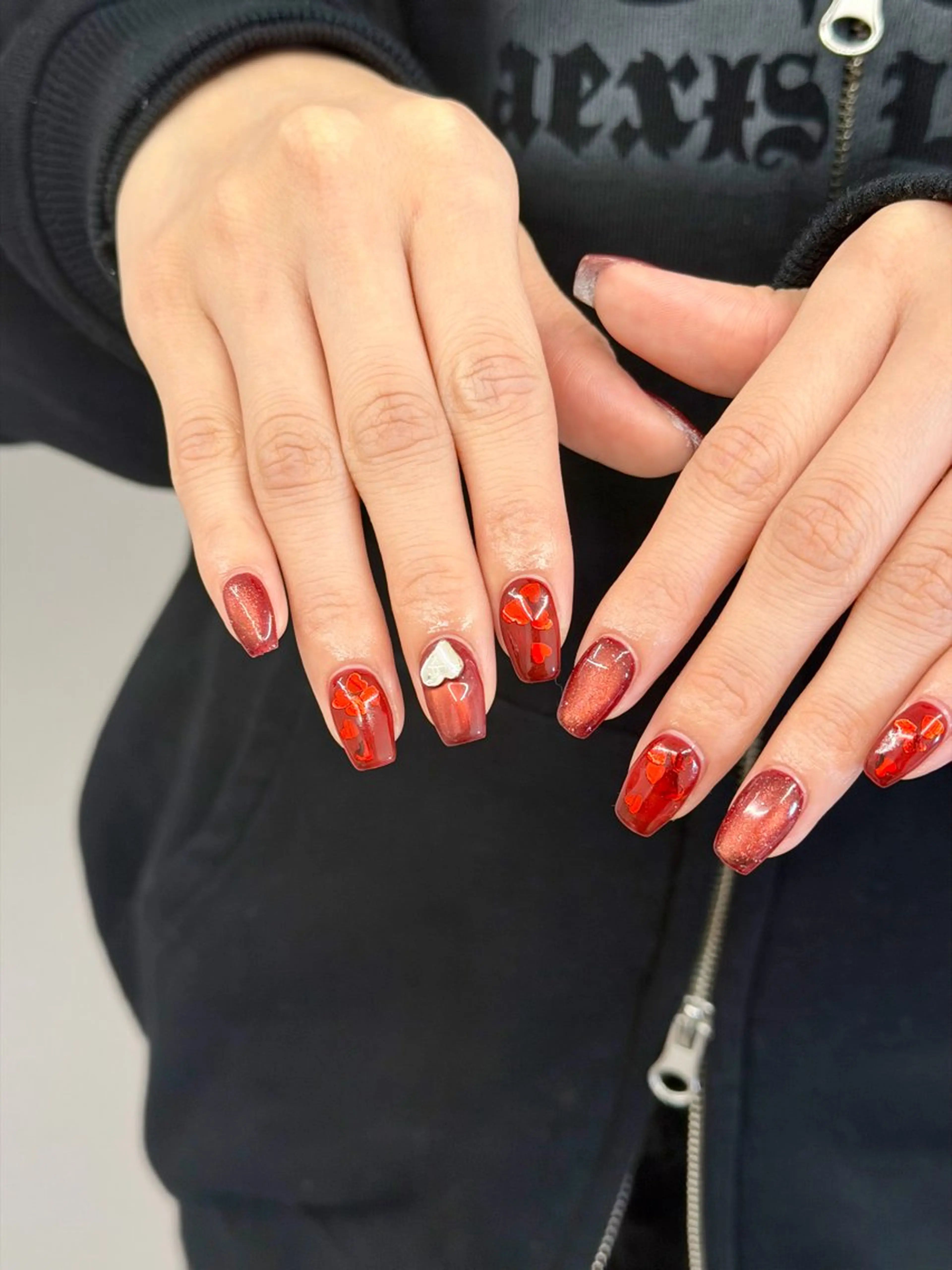 ネイル ボルドー ジェルネイル ハート キラキラネイル マグネットネイル ハンドネイル ハンドケア Bana_ Nailのネイルデザイン