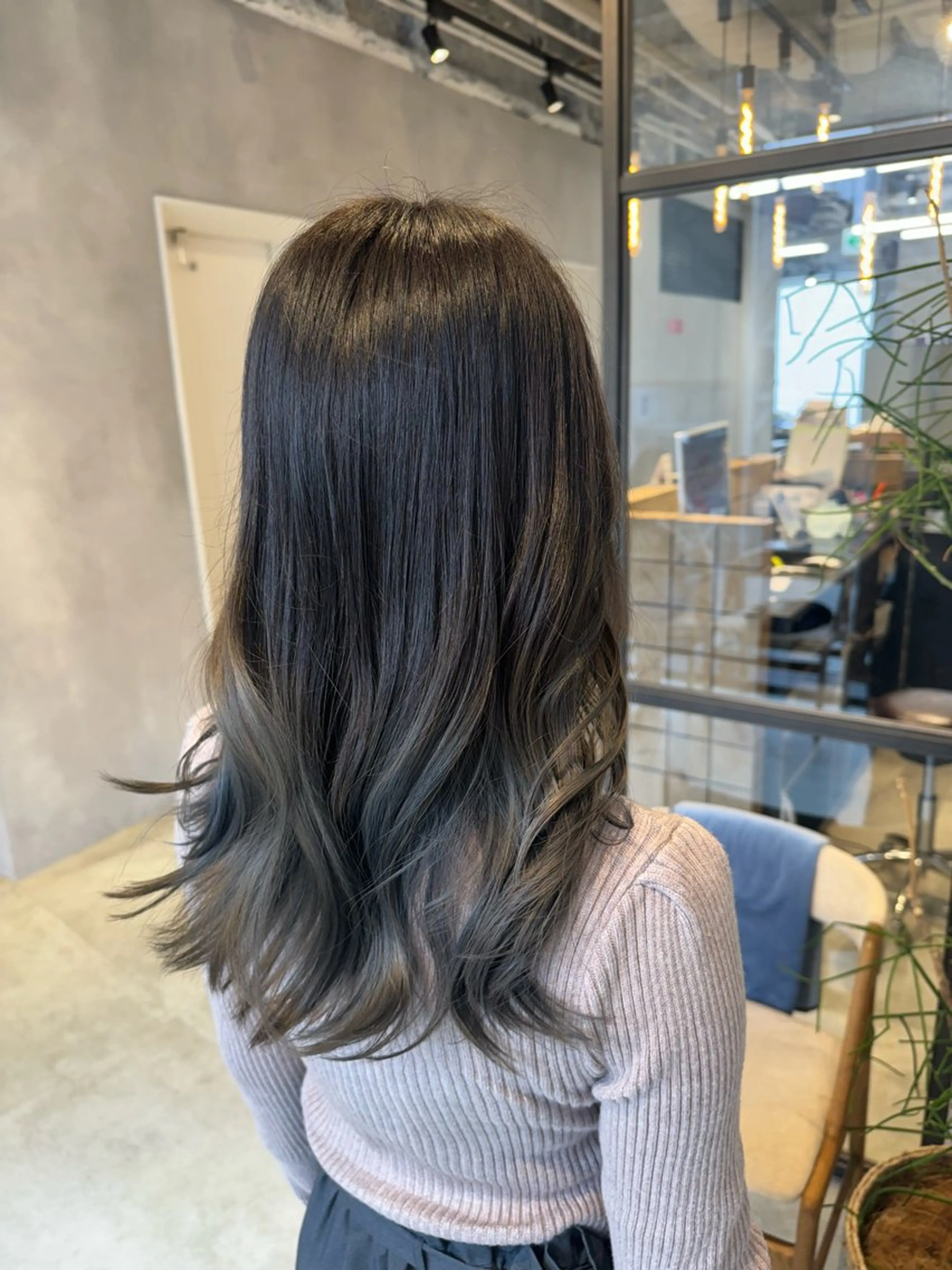 カラー ブリーチ グラデーションカラー グレージュ ハイトーンカラー カット ヘアカラー トリートメント 透明感カラー✨艶髪 制作🌱山根あゆみのヘアスタイル