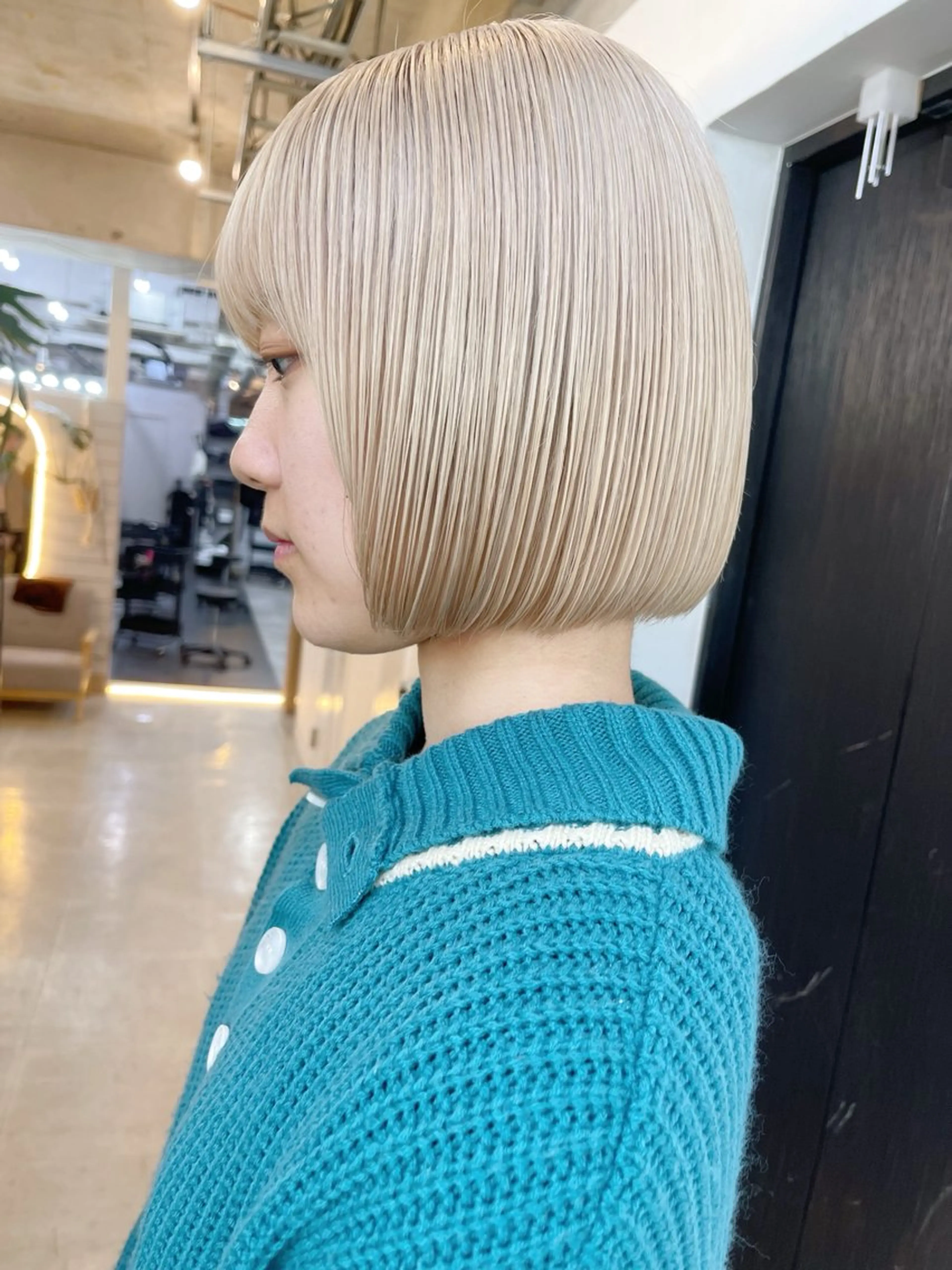 ミディアム カラー ベージュカラー ハイトーンカラー ハイトーンベージュ ミルクティーベージュ ボブ ヘアカラー トリートメント AiM 大名　似合わせカットのヘアスタイル