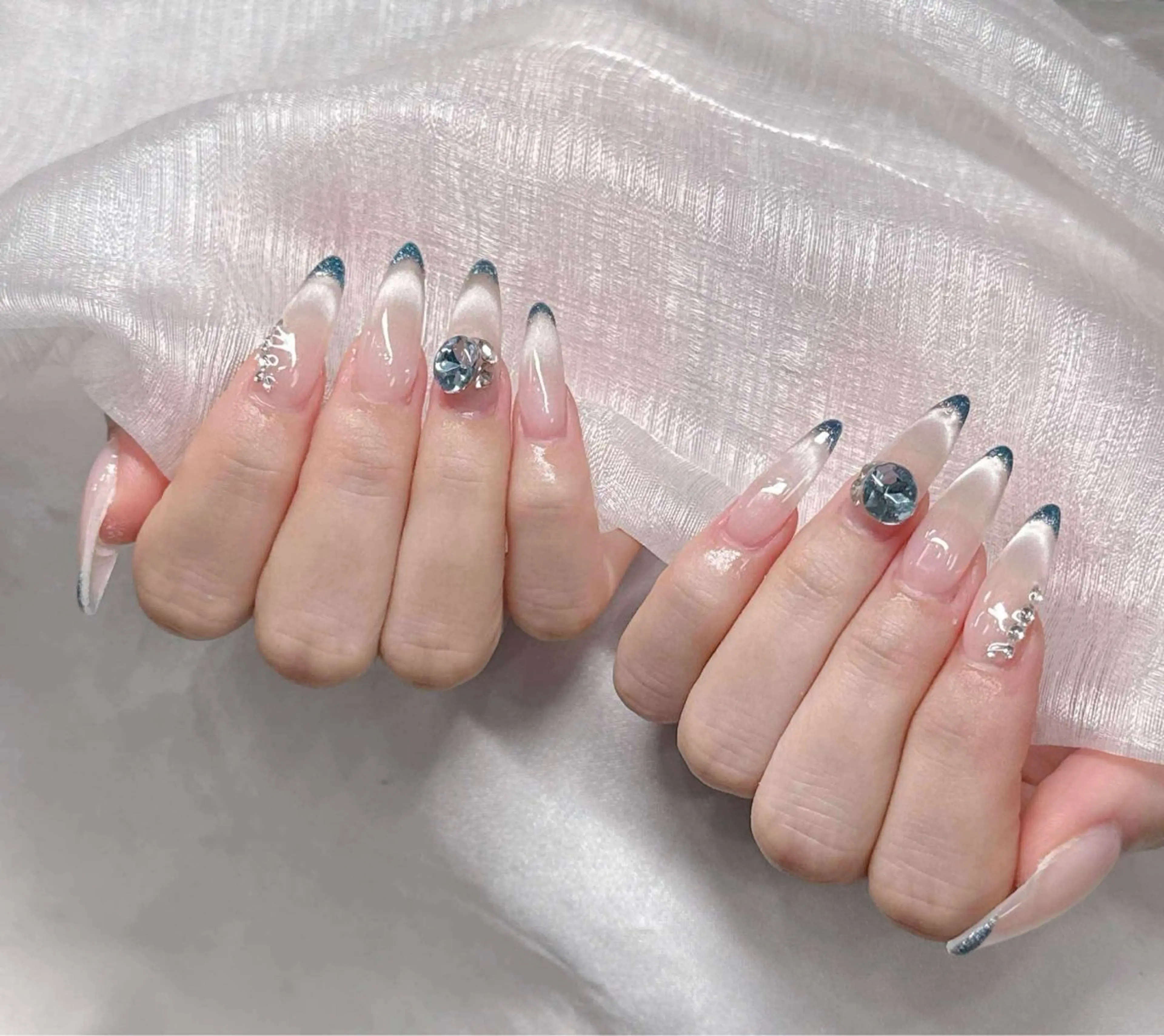 ネイル 長さ出し グラデーション 卒業式 キラキラネイル マグネットネイル ハンドネイル Lee Nailsのネイルデザイン