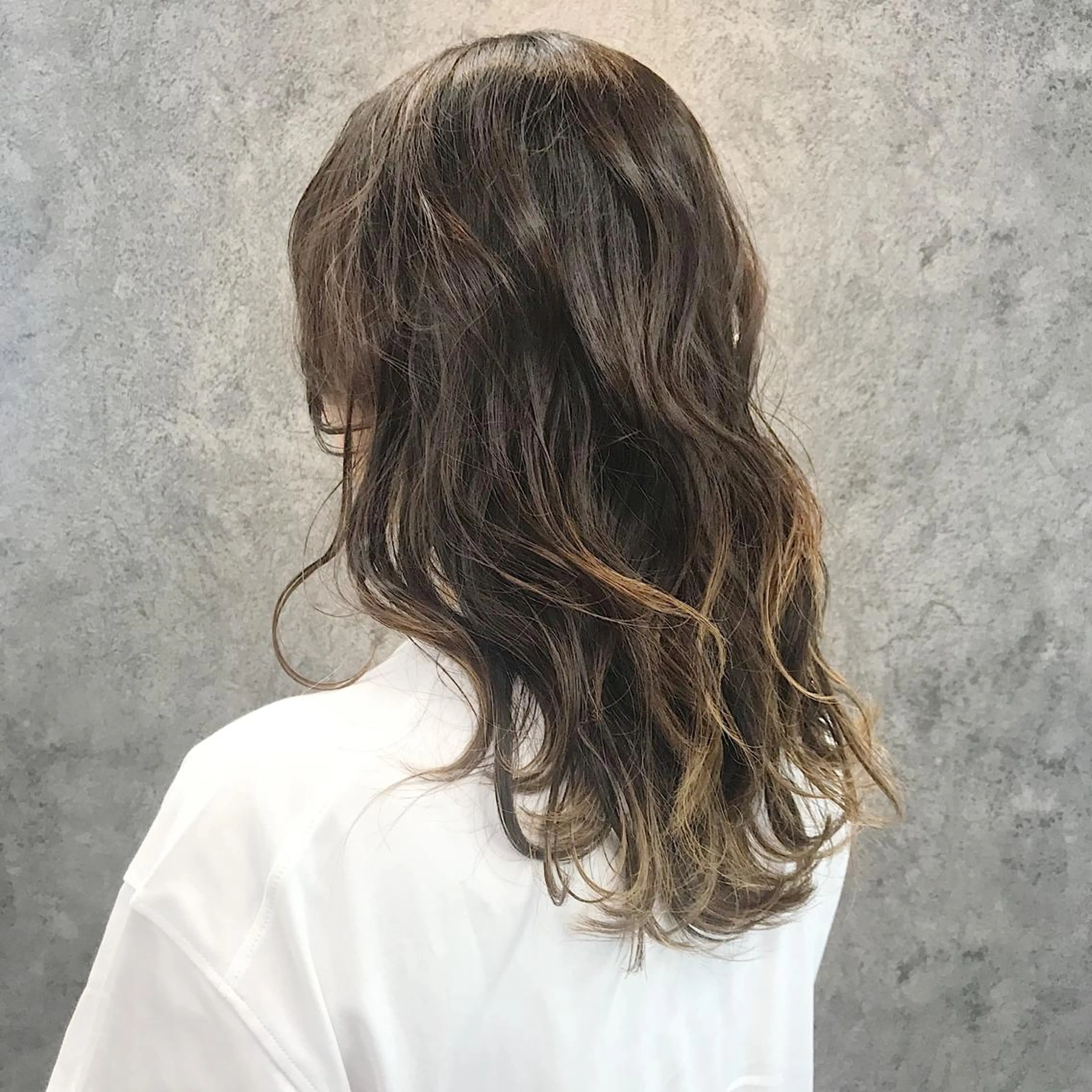 セミロング カット 所渉/韓国レイヤー /ウルフカットのヘアスタイル