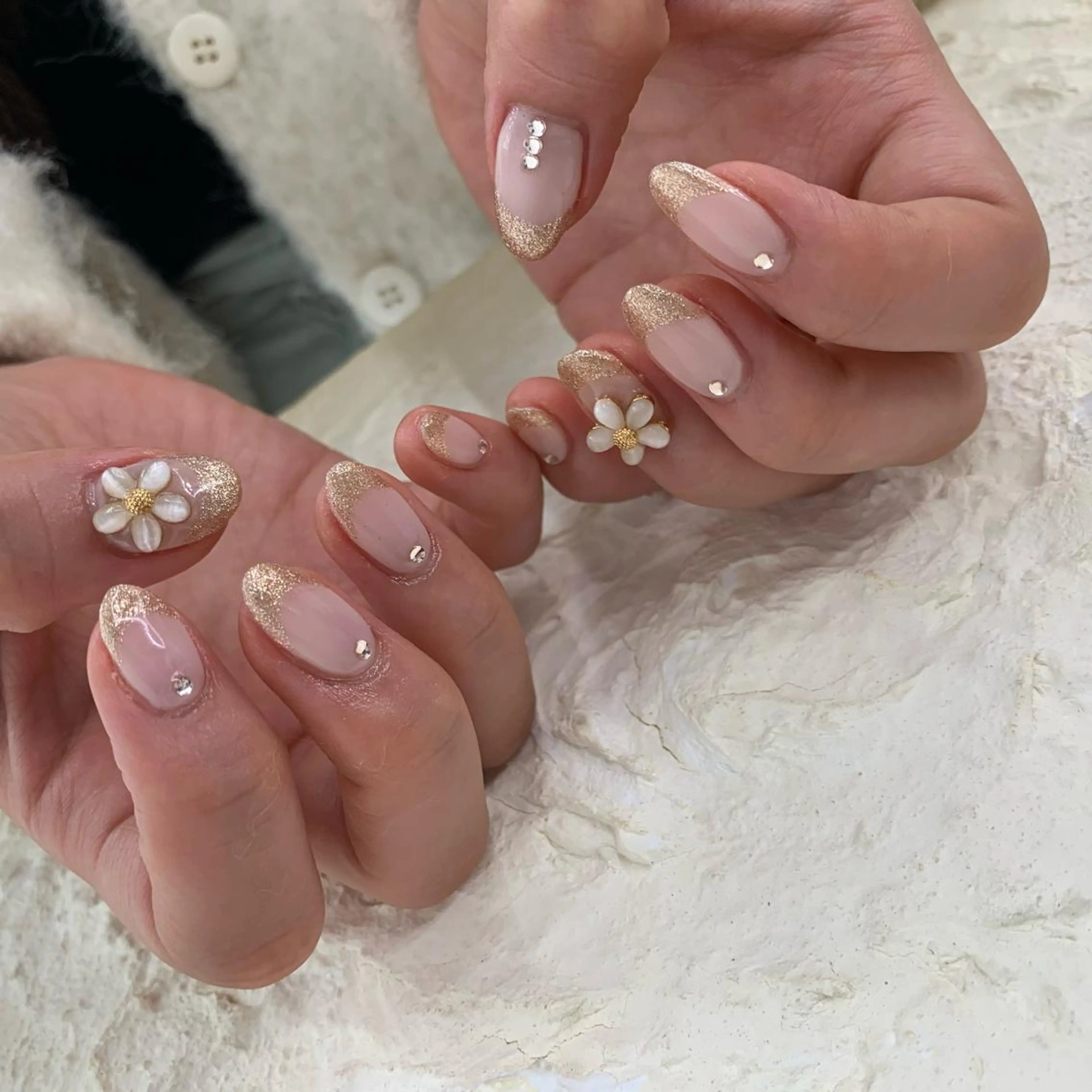 ネイル フレンチネイル キラキラネイル マキノ ユイのネイルデザイン