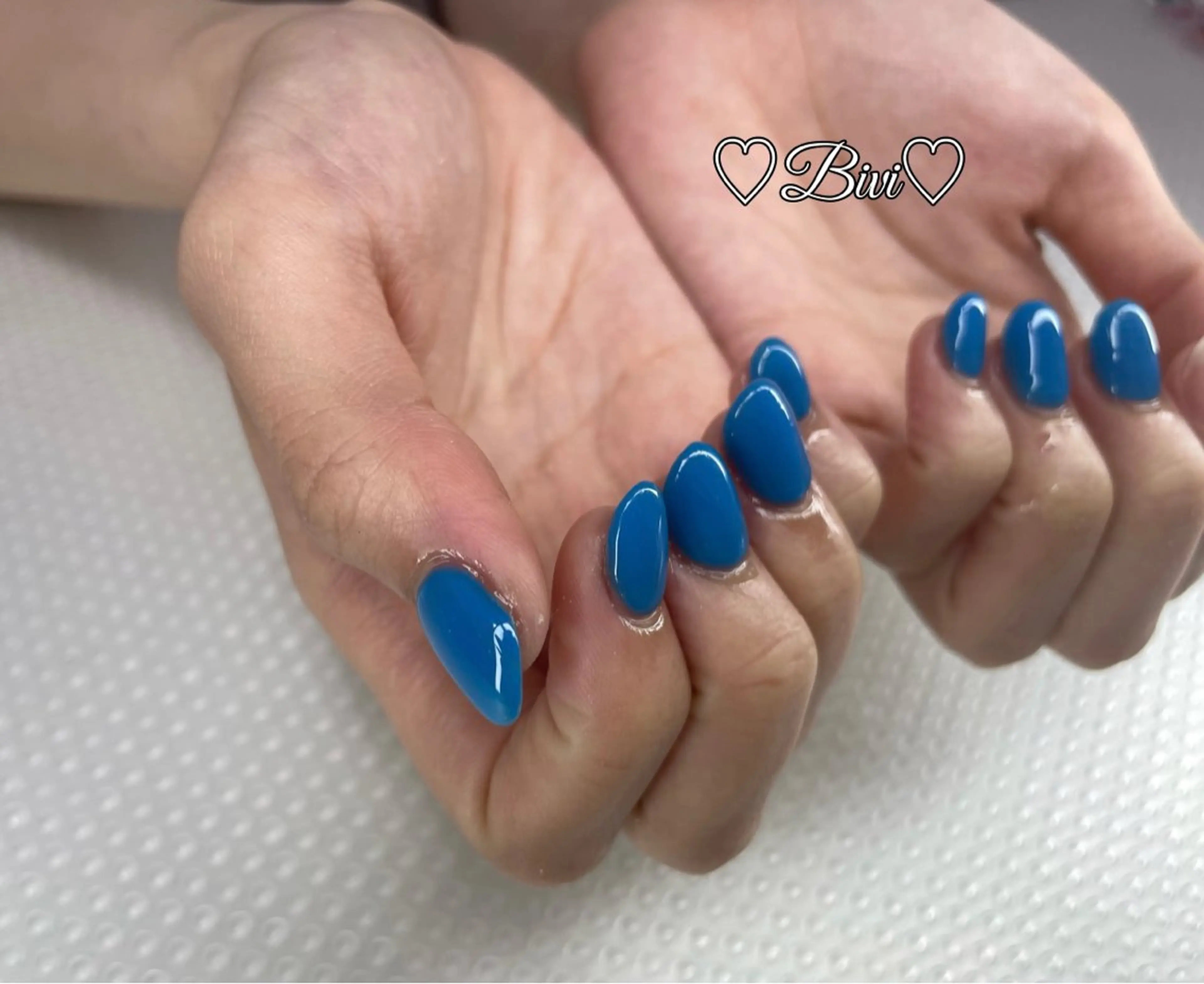 ネイル アートネイル ブルー フラッシュネイル ラメ(グリッター) シルバー ♡Bivi♡自爪に 優しいネイルサロンのネイルデザイン