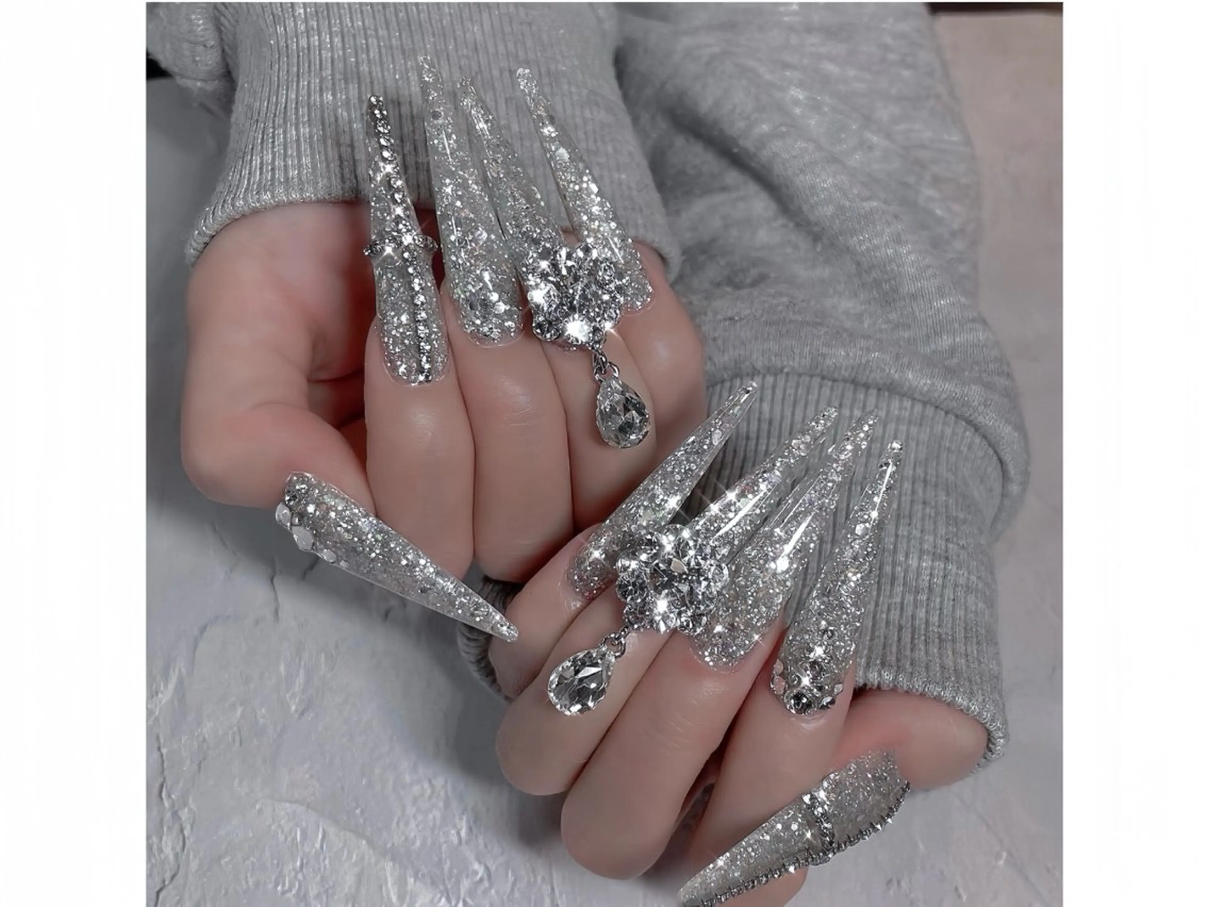 ネイル ボルドー フレンチネイル グラデーション キラキラネイル 韓国ネイル ハンドネイル Rin Nail Shinokuboのネイルデザイン