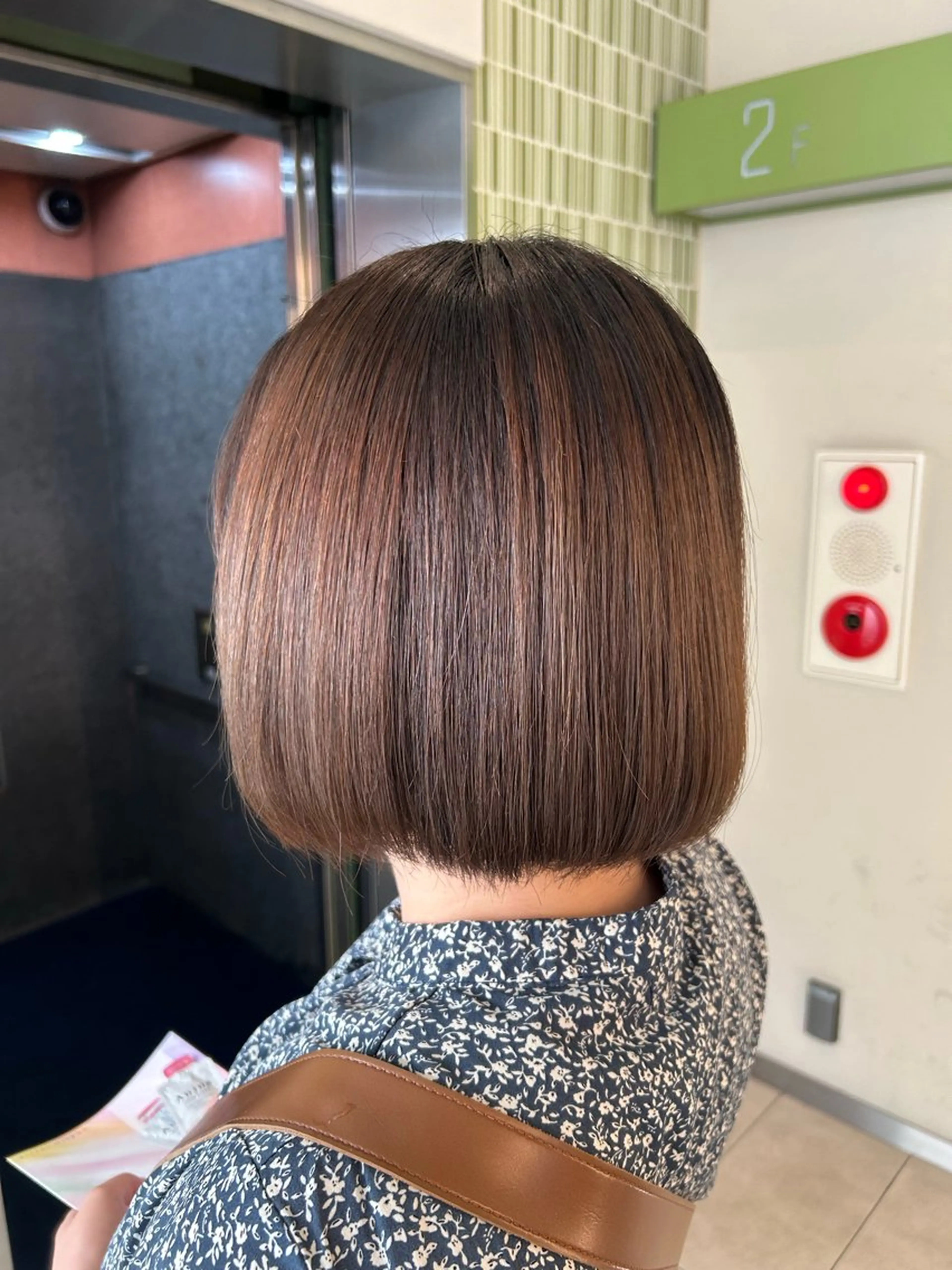 ショート .AIRI🌼 暖色/ぱつっとぼぶのヘアスタイル