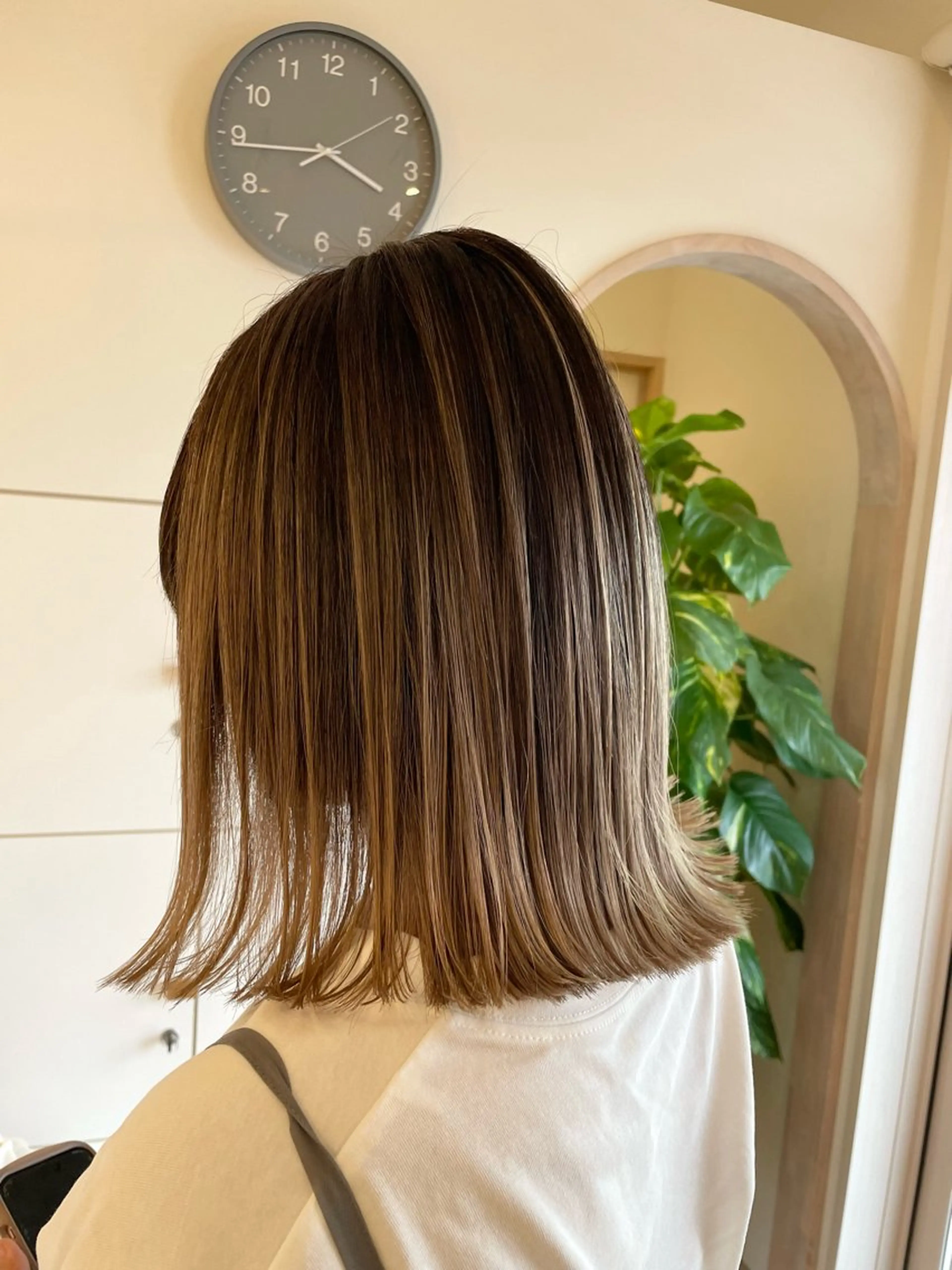 ミディアム カラー バレイヤージュ レイヤーカット ブリーチ👩‍🦳/ ‪✂︎MANAMIのヘアスタイル