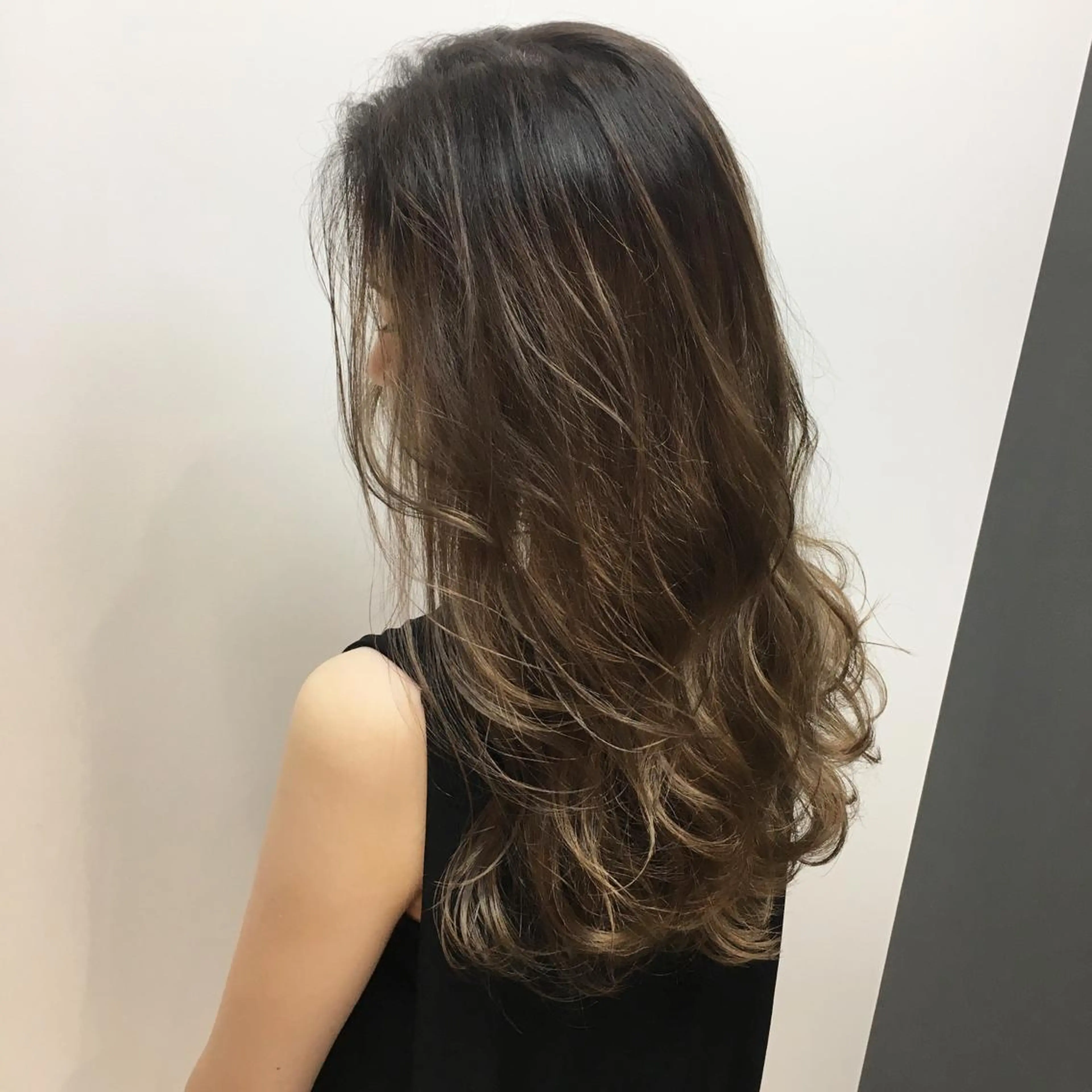 セミロング ケリーズグリーン所属・艶髪 森田/嵩士のヘアスタイル