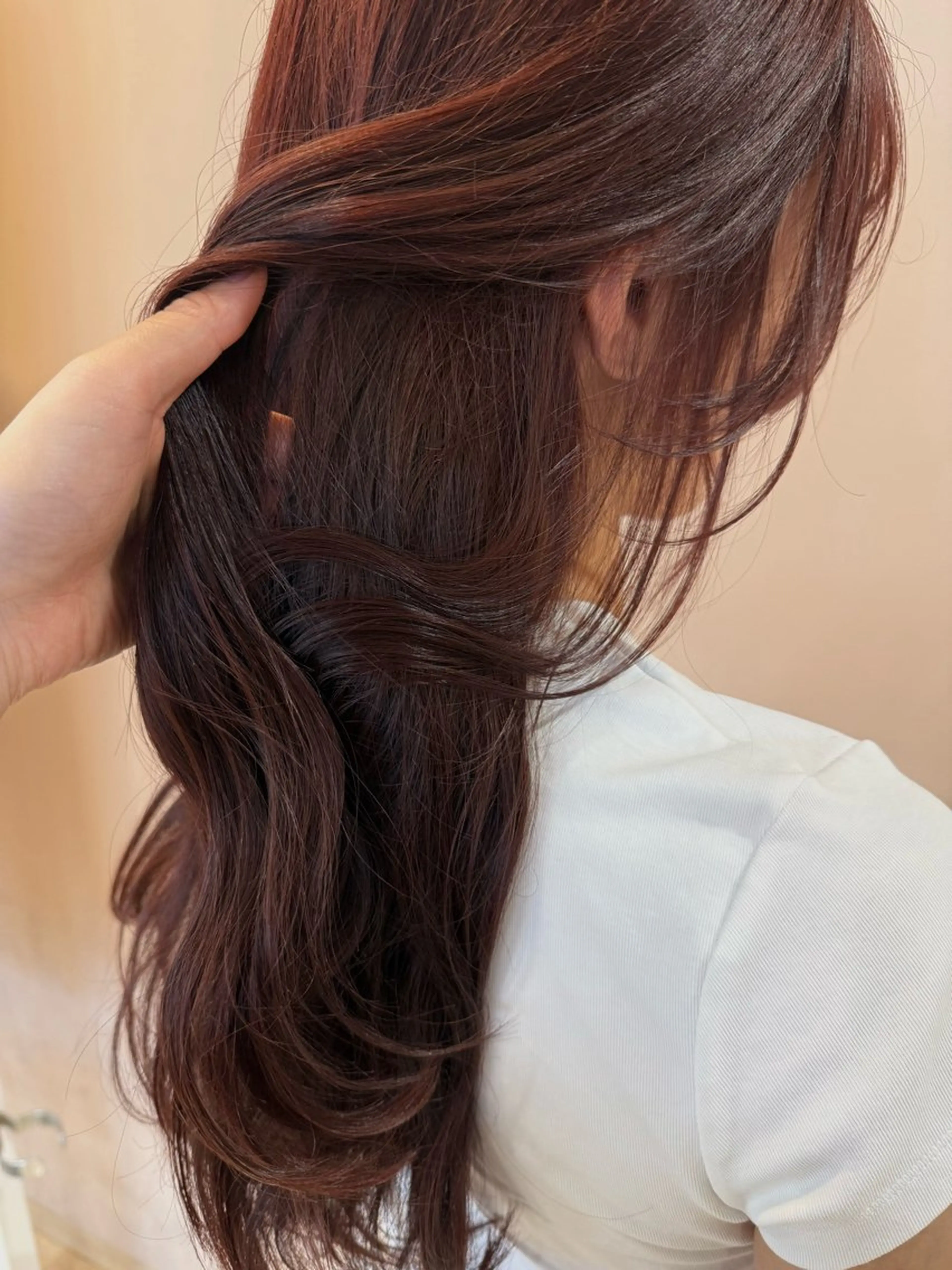 ロング カラー ブリーチ ダブルカラー ブリーチなしカラー レッドカラー カット ヘアカラー 鈴木 二依奈のヘアスタイル