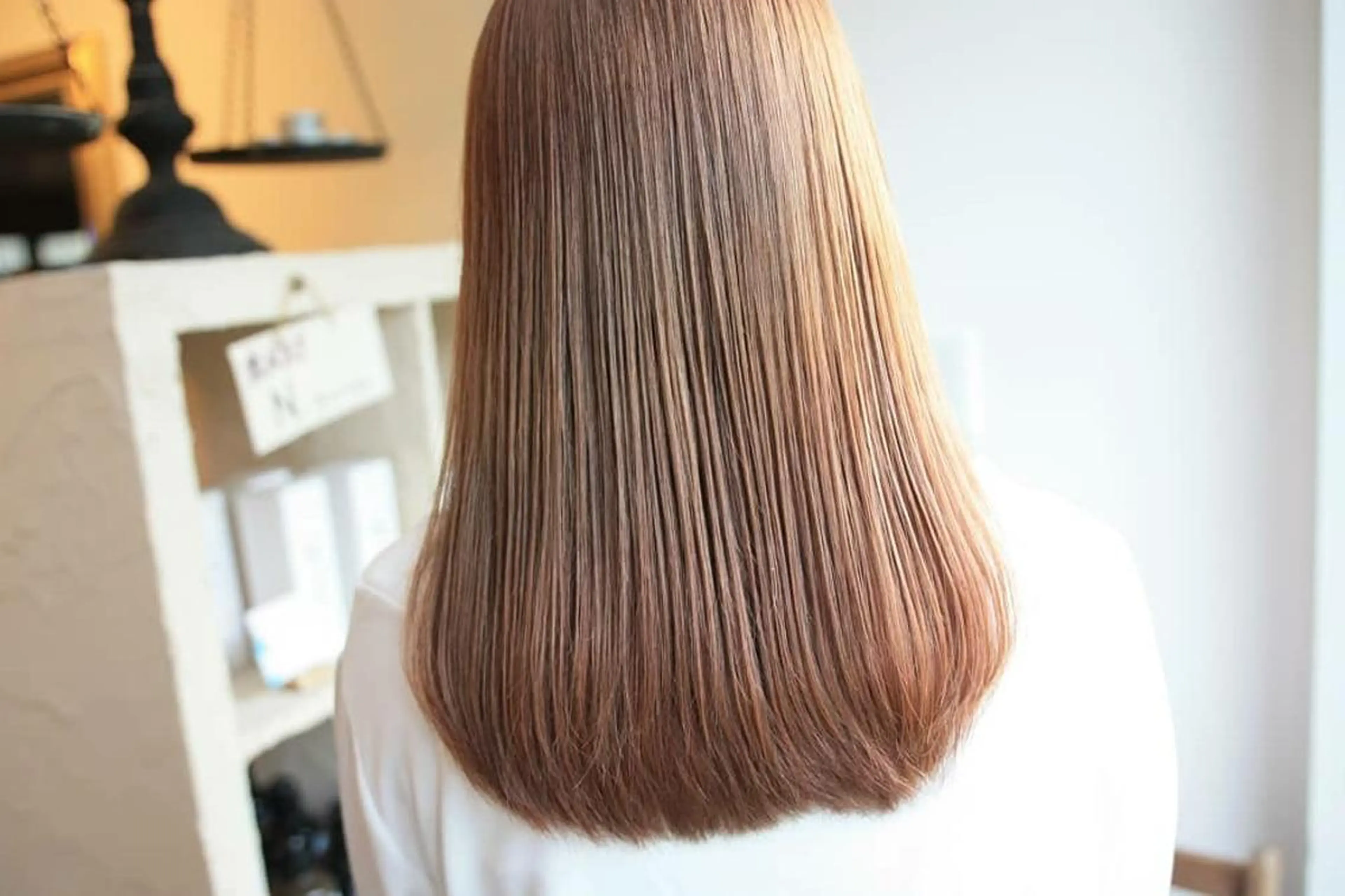 ロング カラー ベージュカラー ブリーチ フォギーベージュ 新生活応援★半額/ 25歳以下　“内間”のヘアスタイル