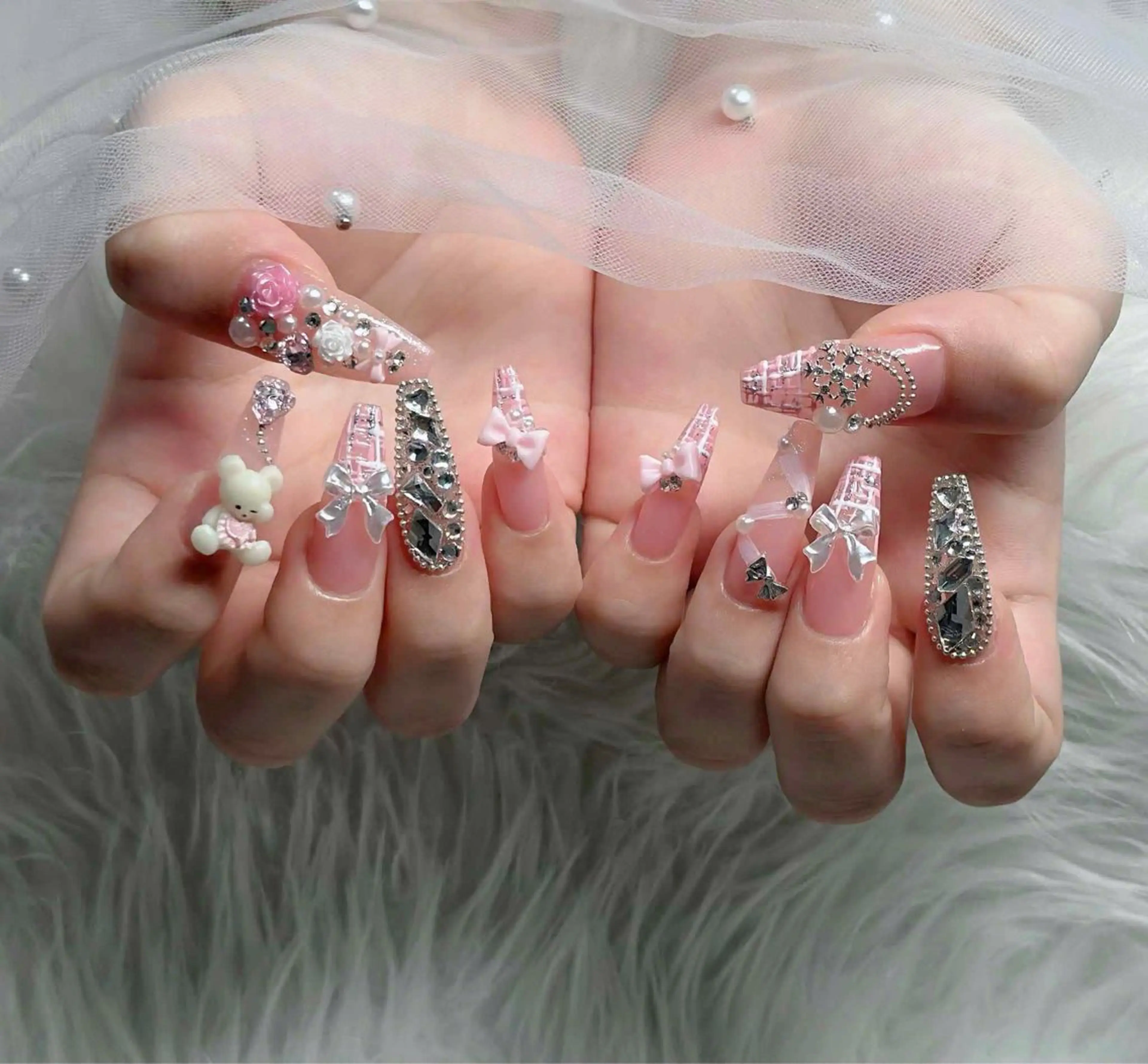 ネイル オーロラネイル フレンチネイル ジェルネイル ハロウィン キラキラネイル ハンドネイル H.baby Nail Salonのネイルデザイン