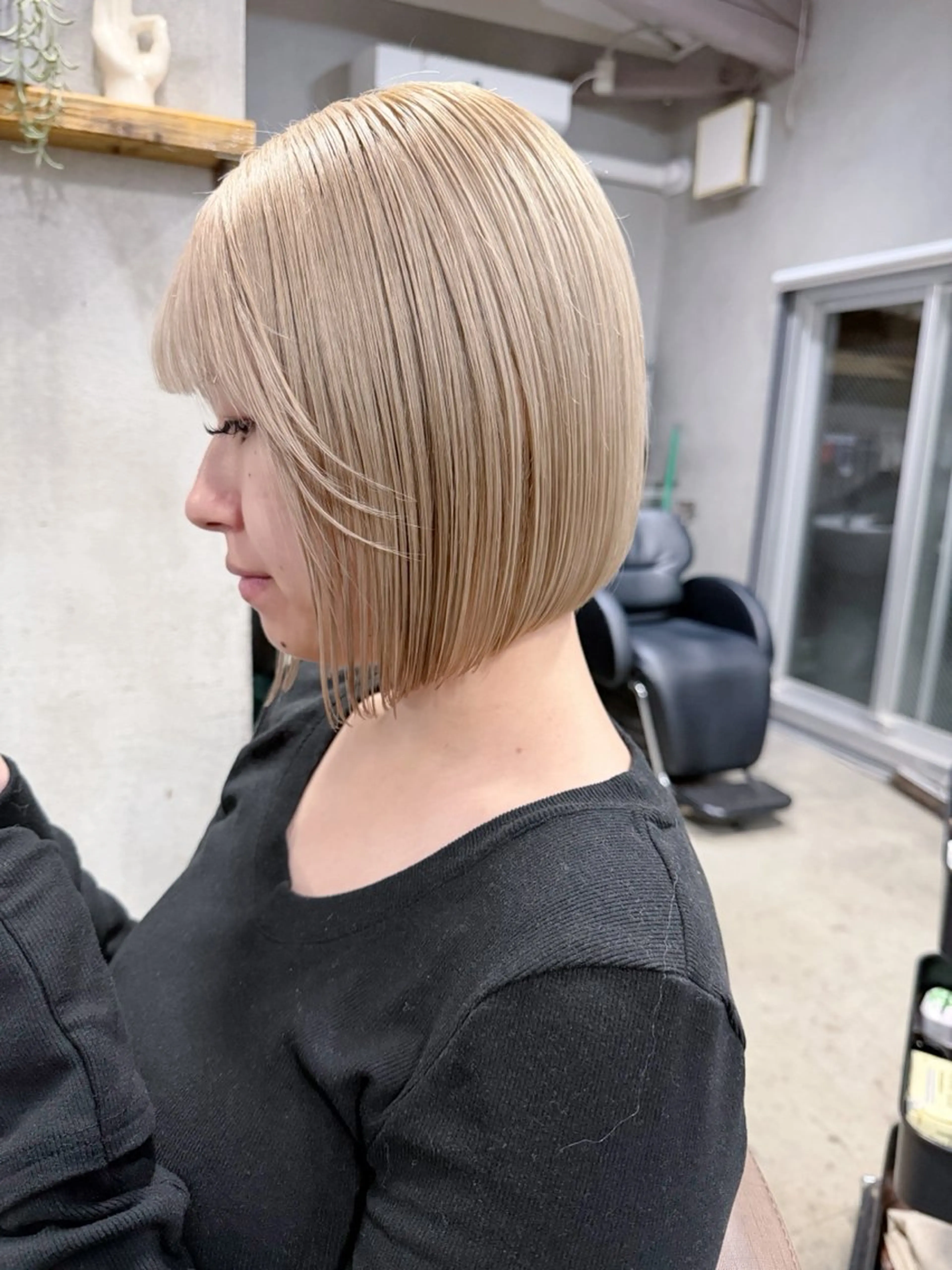 ミディアム カラー ベージュカラー ミルクティーベージュ ホワイトベージュ ボブ ヘアカラー トリートメント AiM 大名　似合わせカットのヘアスタイル