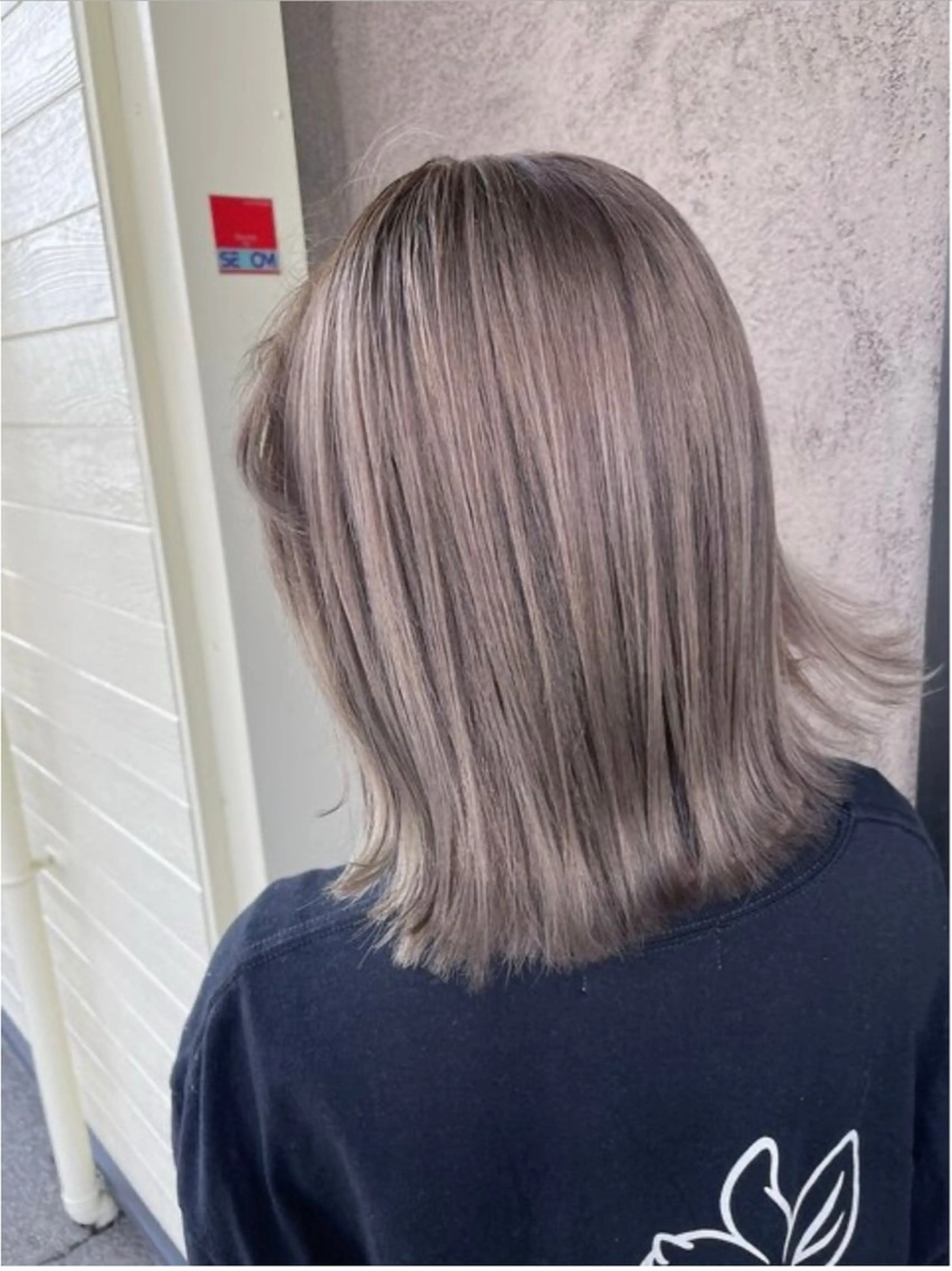 ミディアム カラー ブリーチ シルバー ヘアカラー トリートメント Mika/💈 モデル募集中のヘアスタイル