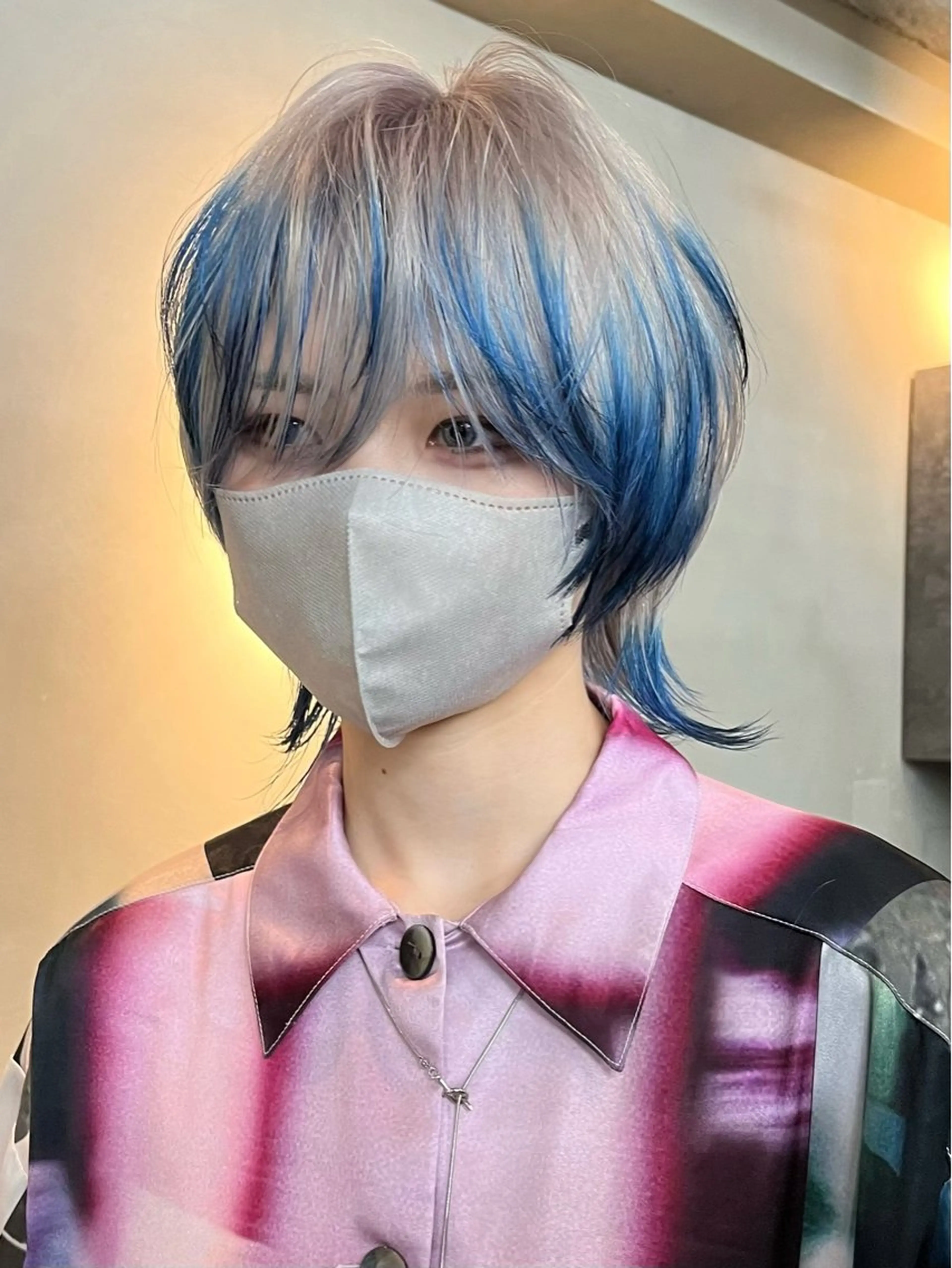 ミディアム カラー イツク ⚡️ ルーツ/ハイトーンのヘアスタイル
