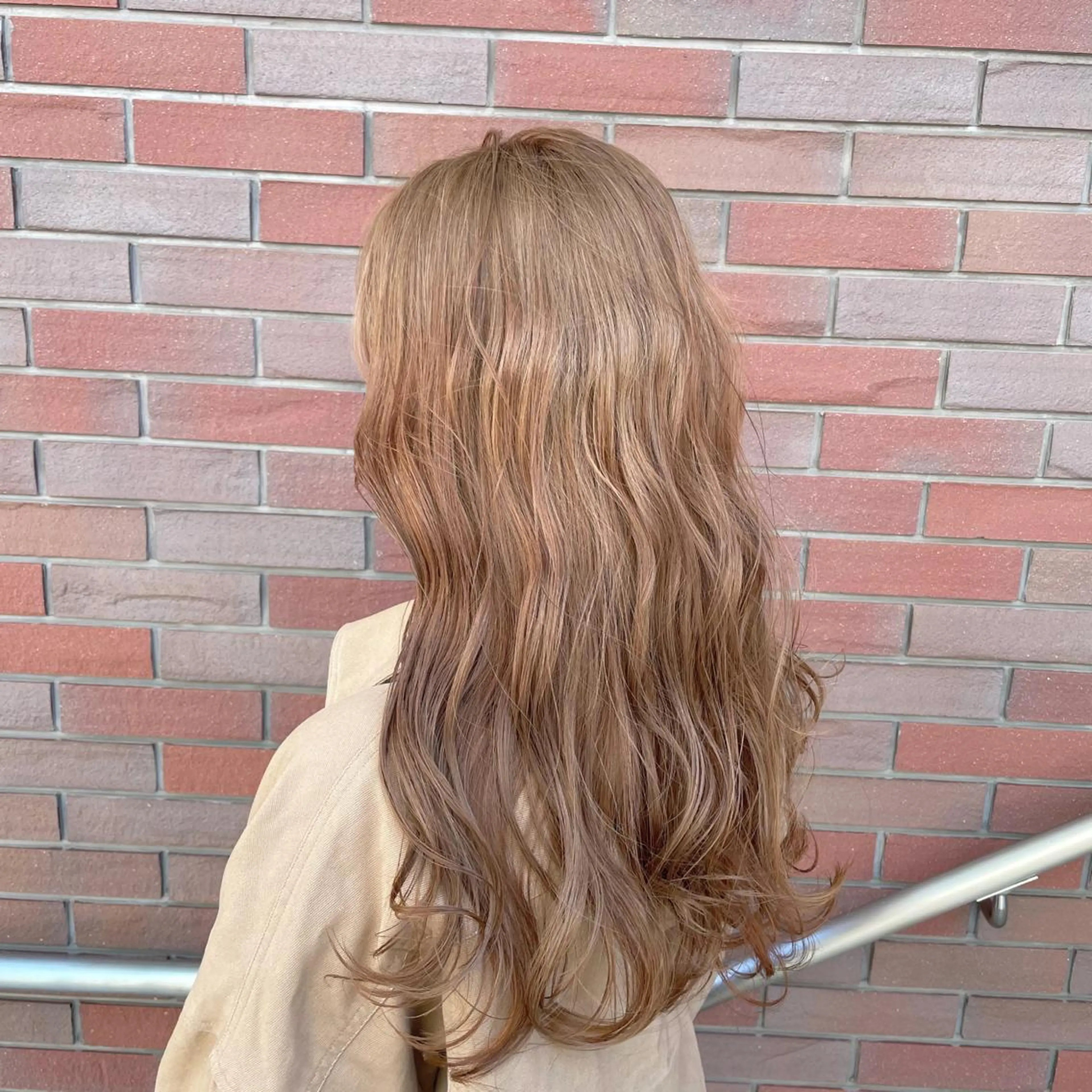 ロング カラー ヘアアレンジ アッシュ ベージュカラー オレンジ ヘアカラー トリートメント 古沢 みづきのヘアスタイル