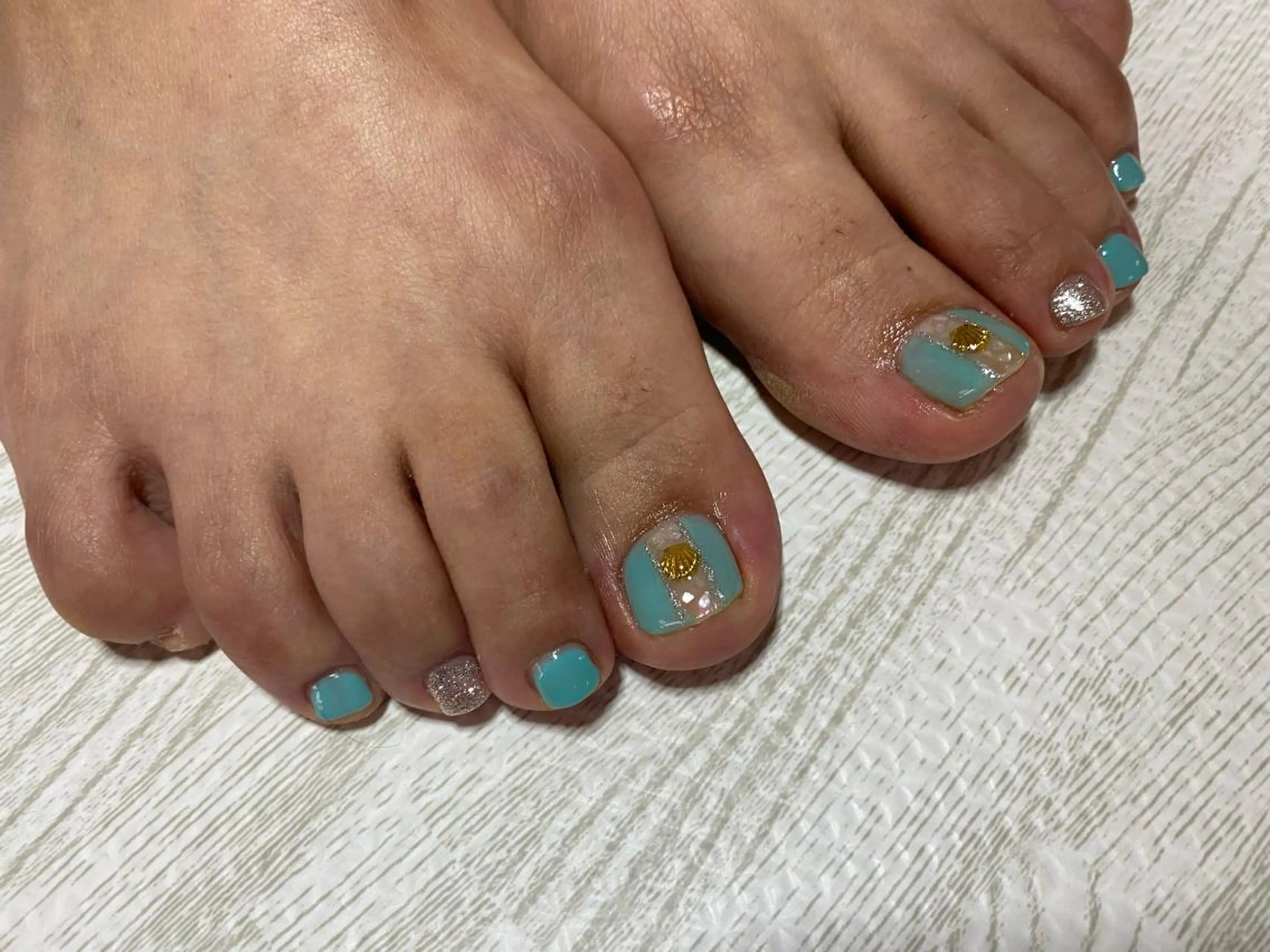 ネイル ブルー フットネイル 夏ネイル フットネイル Ulu  Nail 🌱MOMOKAのネイルデザイン