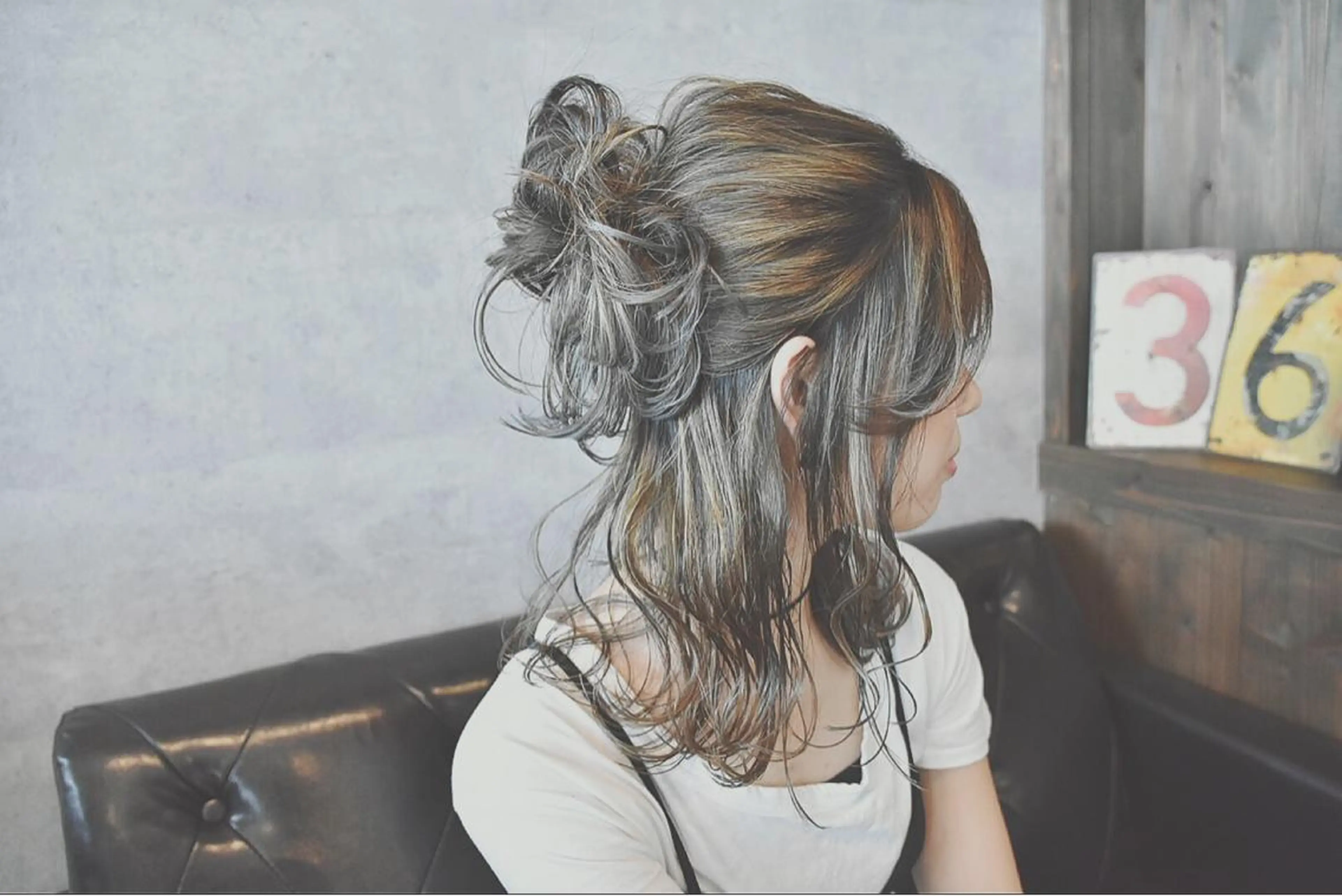 ミディアム カラー ヘアアレンジ アッシュ ブルーカラー ブルーアッシュ 透明感カラー ハイライトカラー hair salon Glanzのヘアスタイル