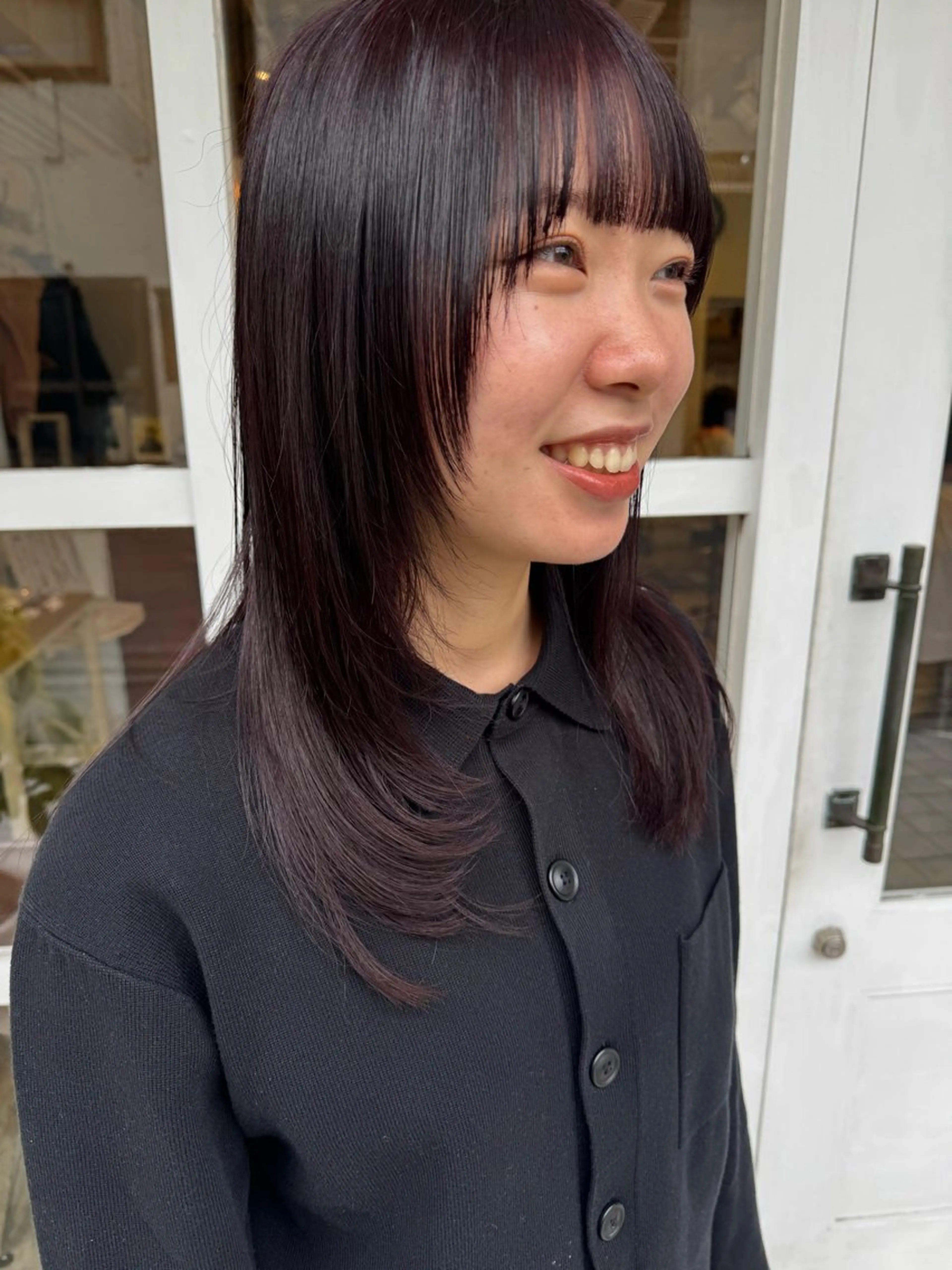 セミロング カット シカナイ アリサのヘアスタイル