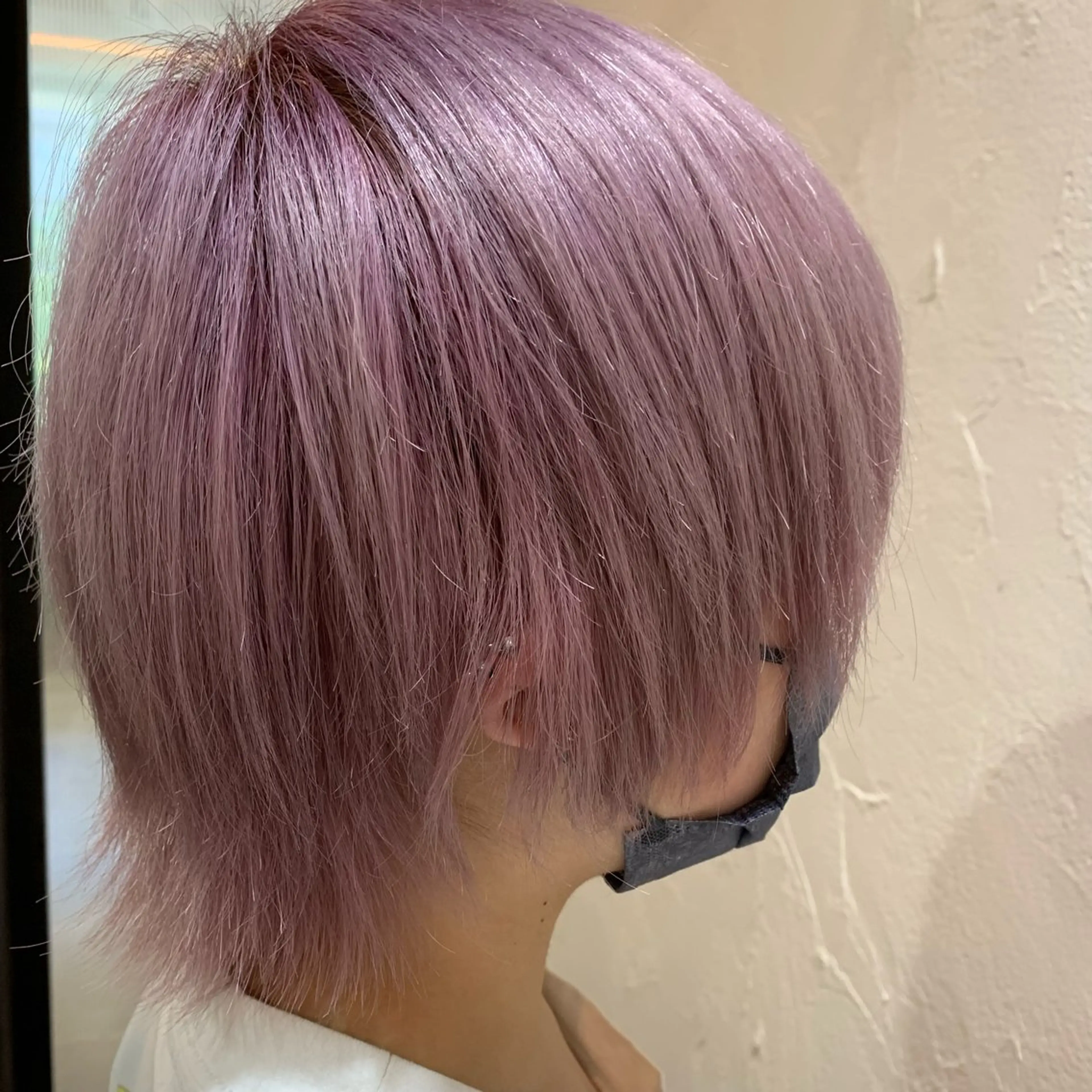 カラー ブリーチ ピンクカラー ピンクパープル 礒谷 夏帆のヘアスタイル