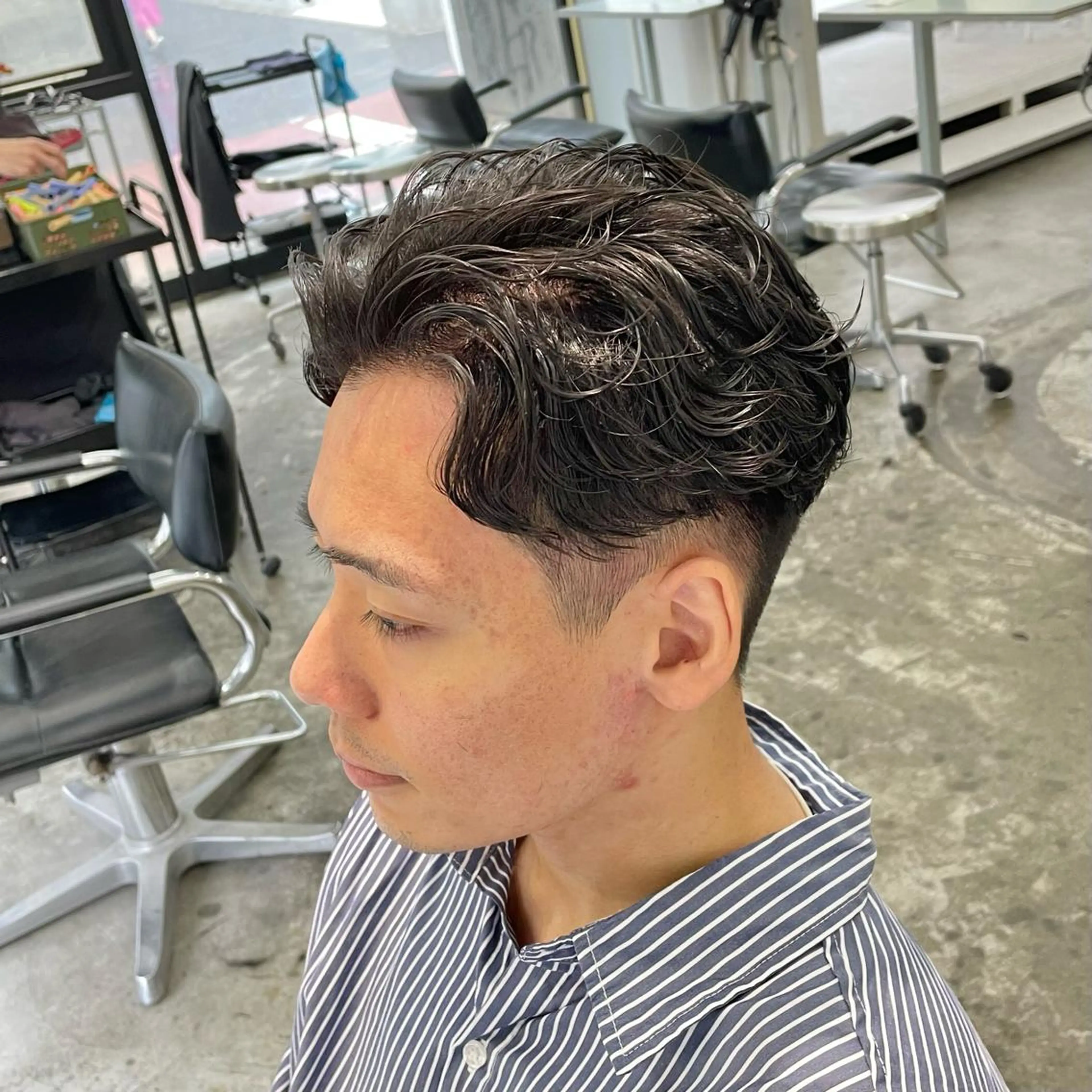 ショート パーマ メンズ センターパート ショートヘア カット パーマ メンズ特化美容師/ 藤戸 椋のヘアスタイル