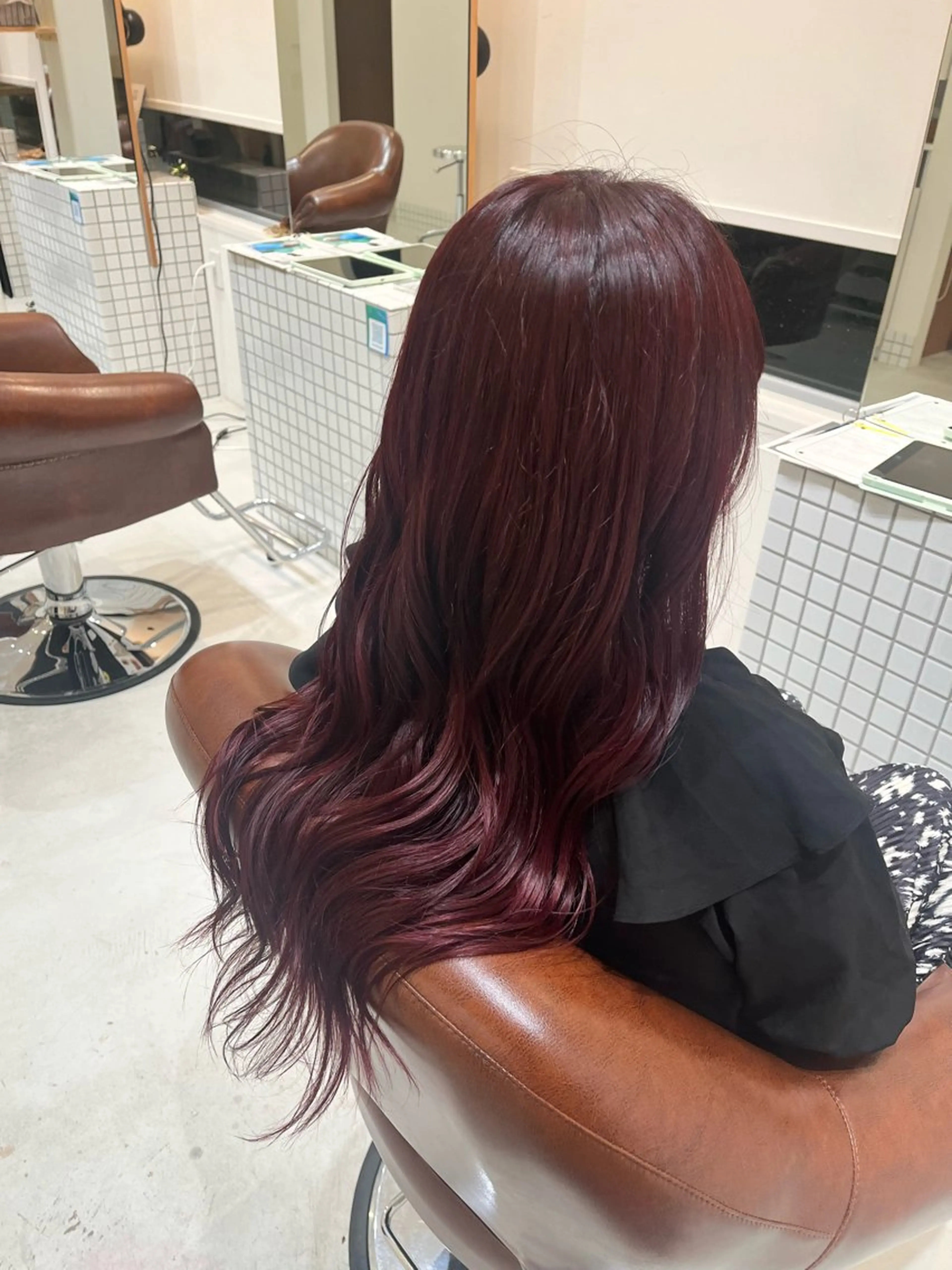 カラー ピンクカラー レッドカラー 太田 恵美梨のヘアスタイル