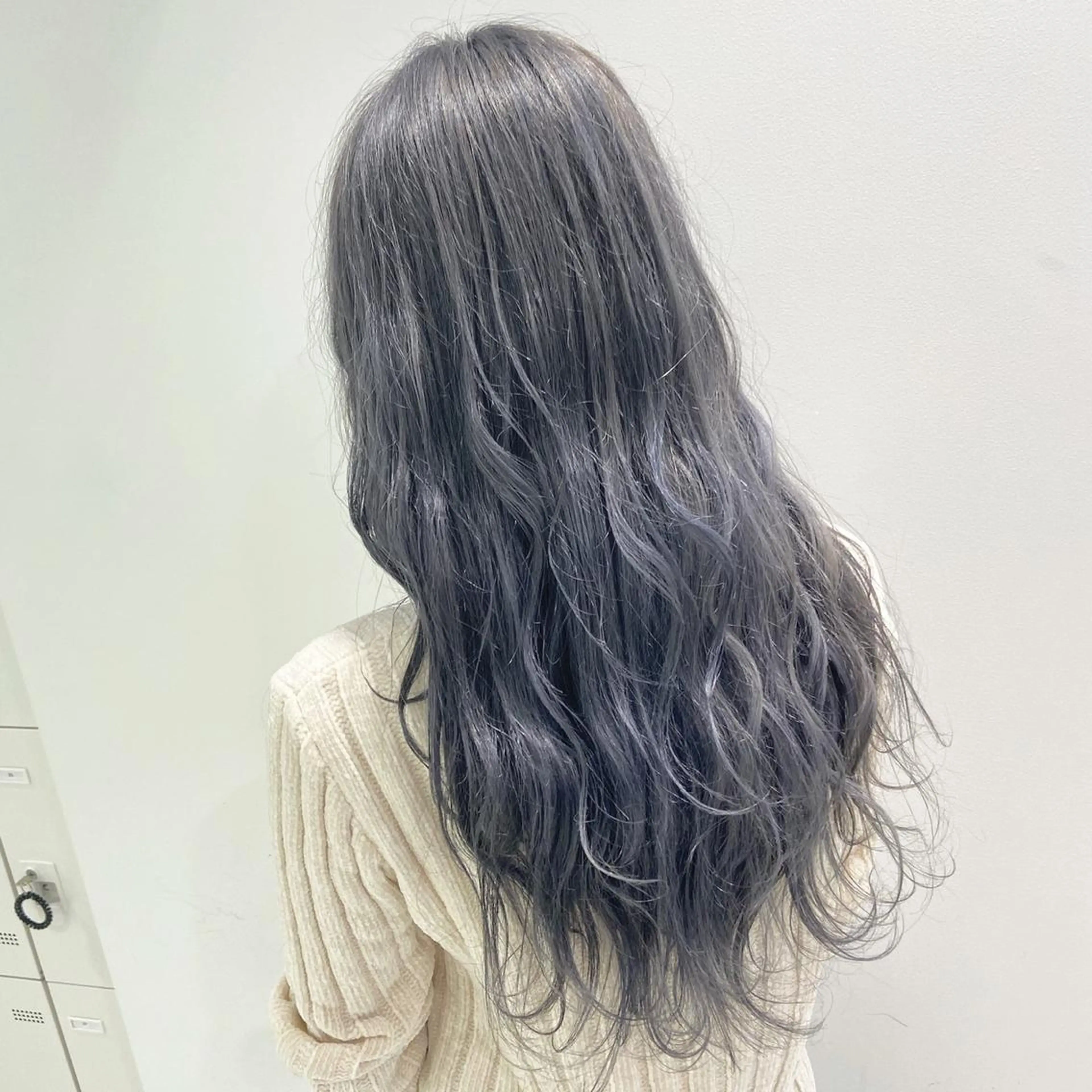 ロング カラー アッシュ ブルーカラー ブルーアッシュ ベージュカラー💖 やすひろのヘアスタイル
