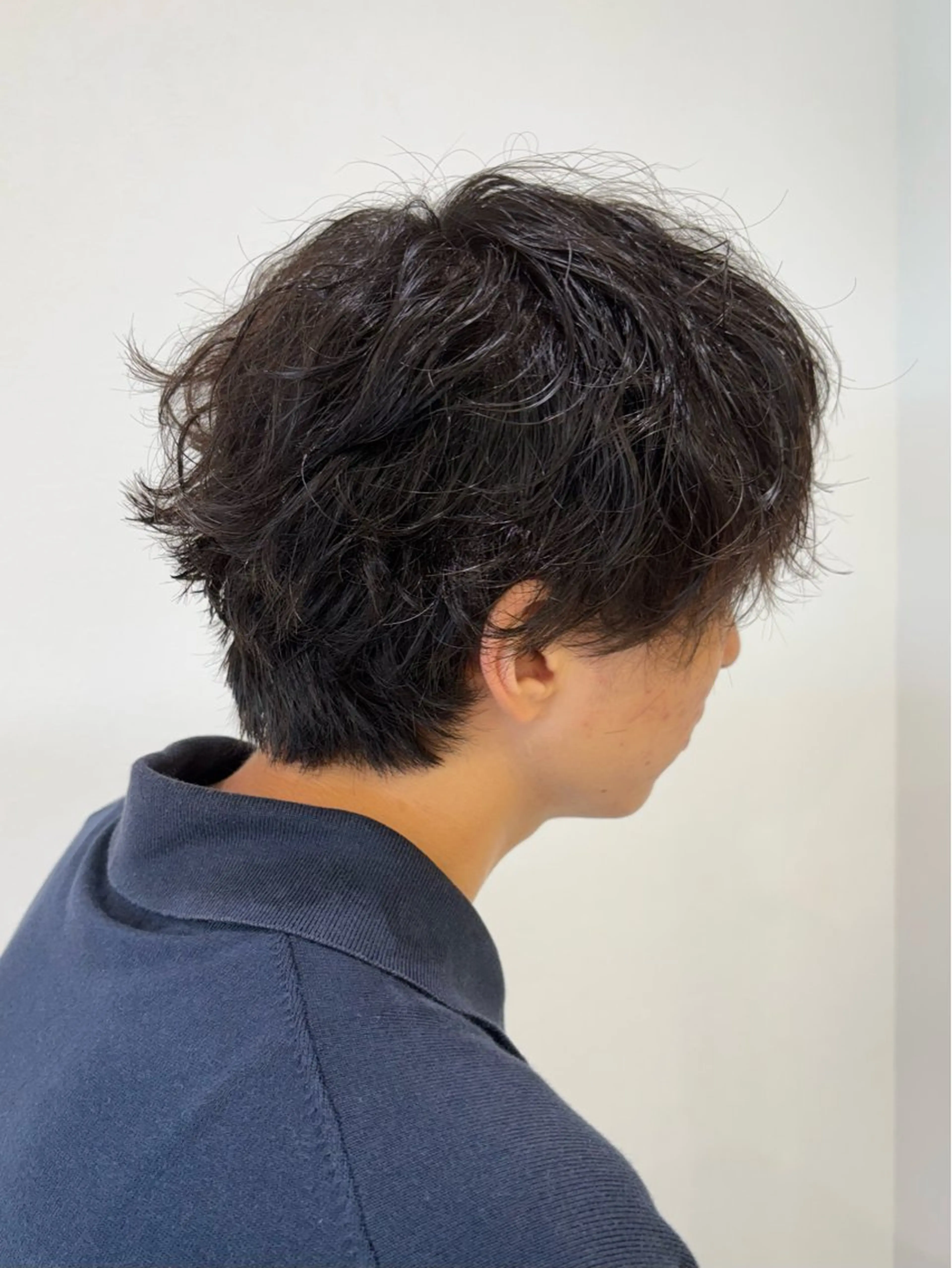 パーマ メンズ ビジネス メンズパーマ スペインカール 波巻きパーマ ニュアンスパーマ カット パーマ ニュアンスパーマ/ フェザー/マッシュのヘアスタイル