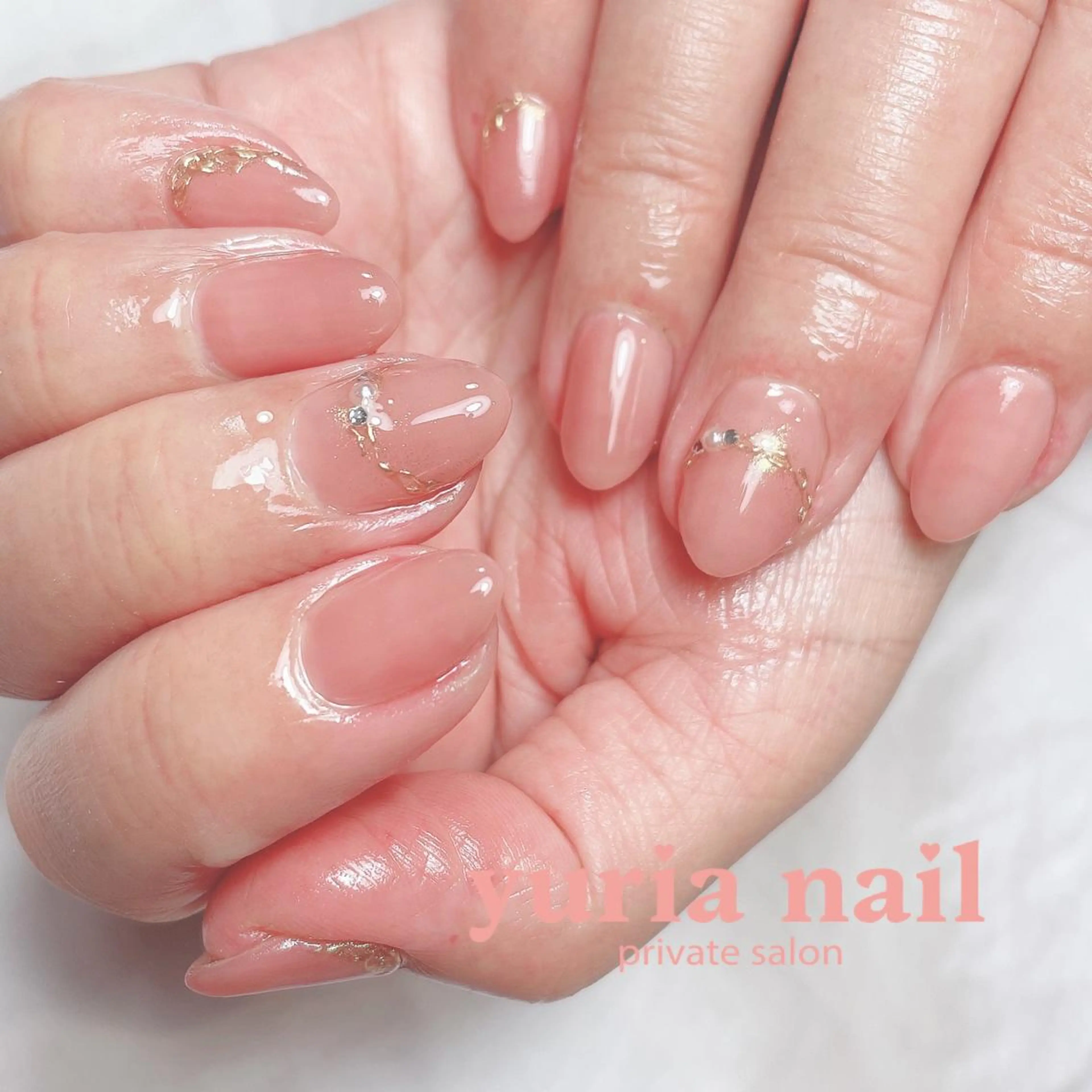 ネイル ジェルネイル ゴールド ニュアンスネイル オフィスネイル ピンク ハンドネイル 小林 ゆりあのネイルデザイン