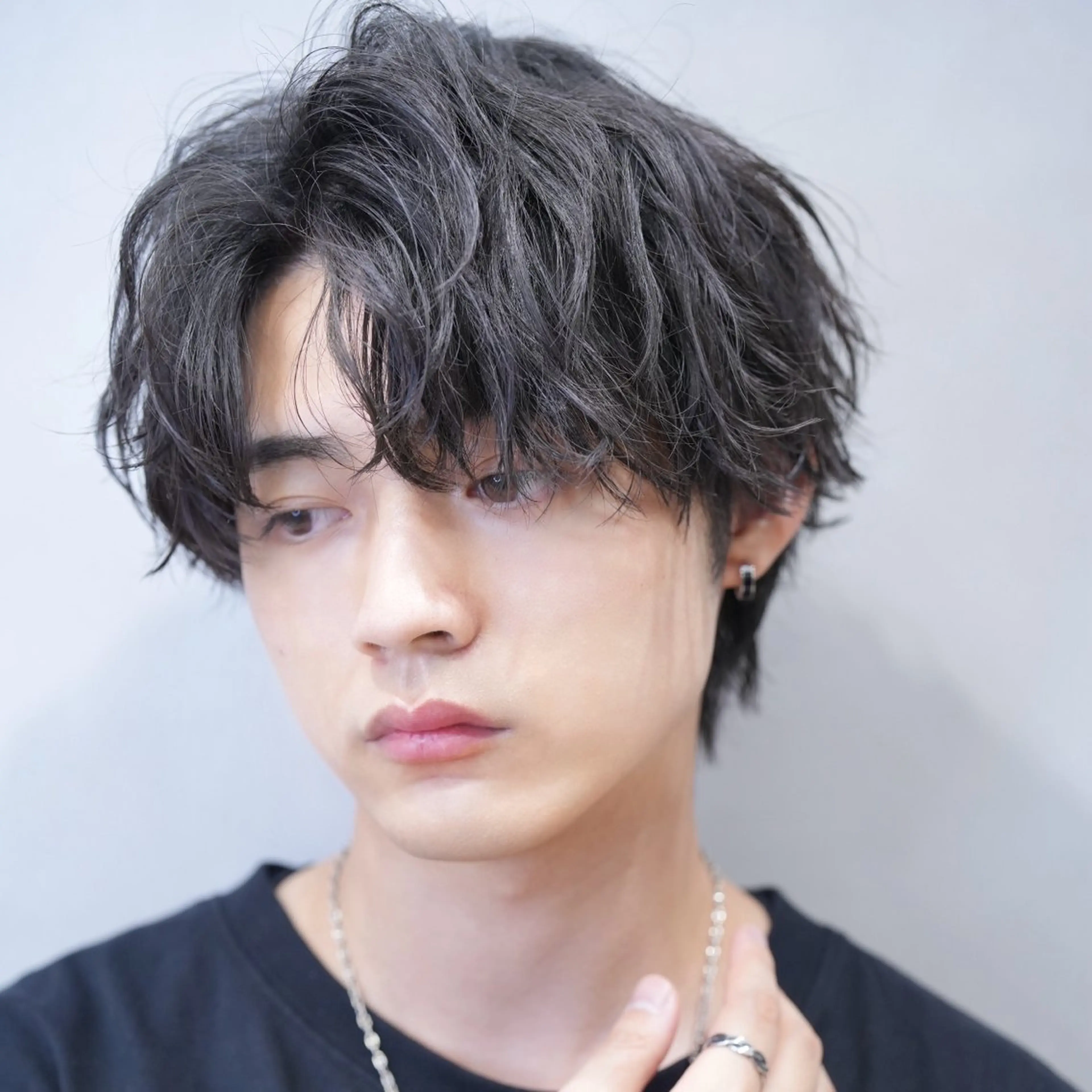 ショート パーマ メンズ センターパート メンズパーマ メンズウルフカット トリートメント ウルフカット カット ヘアカラー パーマ 稲村侑斗朝セット1分 メンズパーマのヘアスタイル