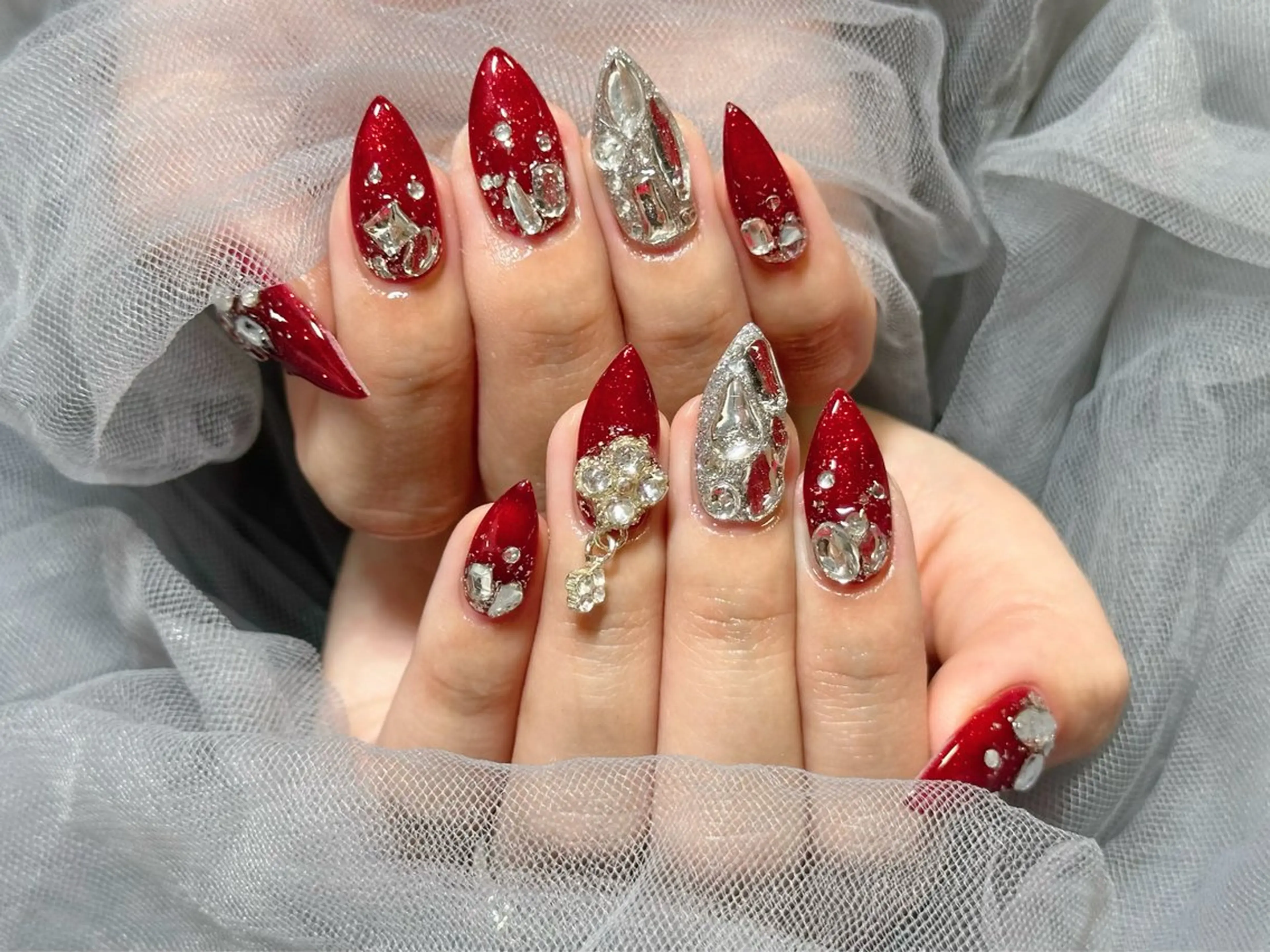 ネイル グラデーション ラメ(グリッター) ラメグラデーション 赤色 ハンドネイル Nail Salon KURELLYのネイルデザイン